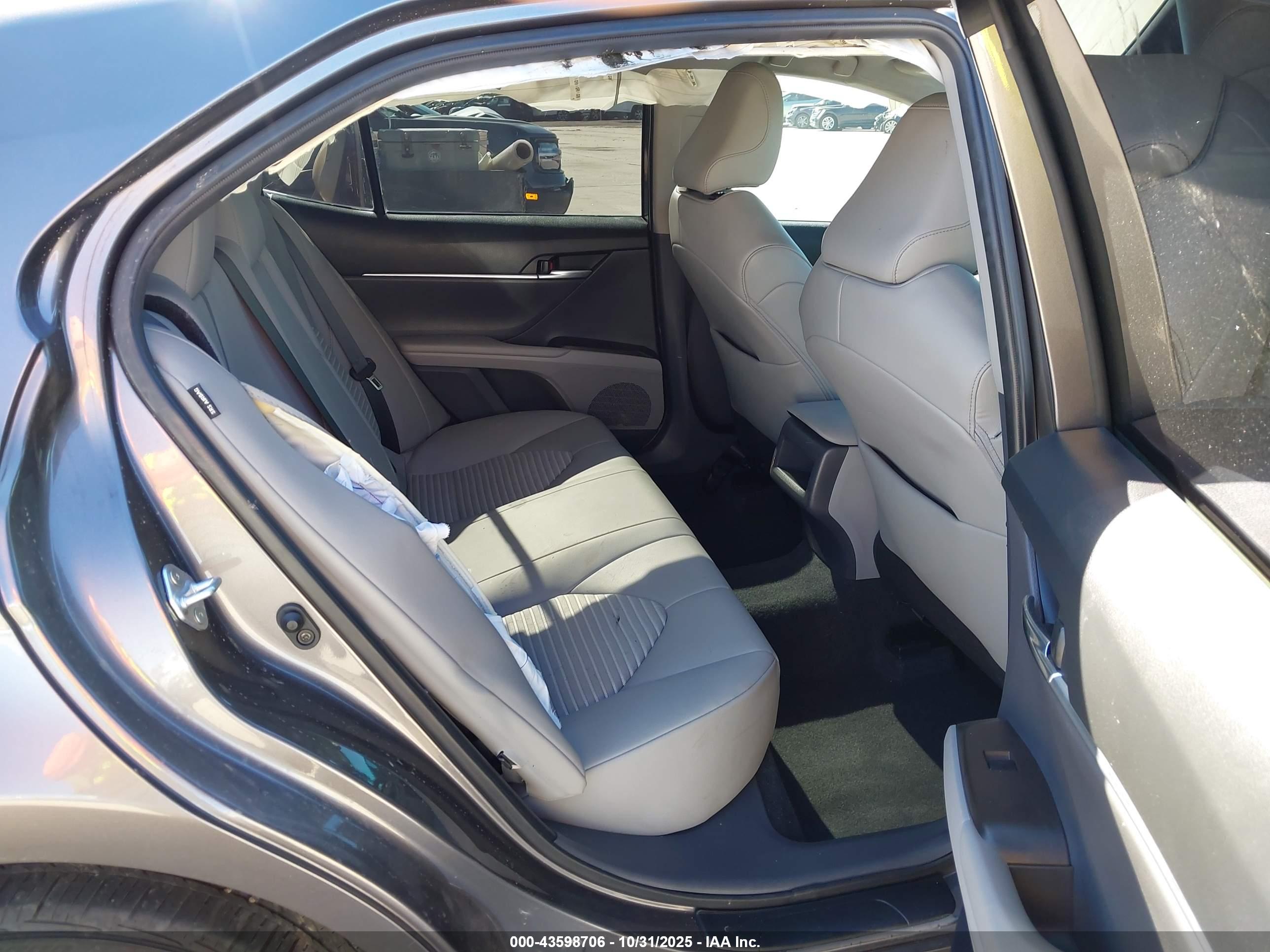 TOYOTA CAMRY image 8