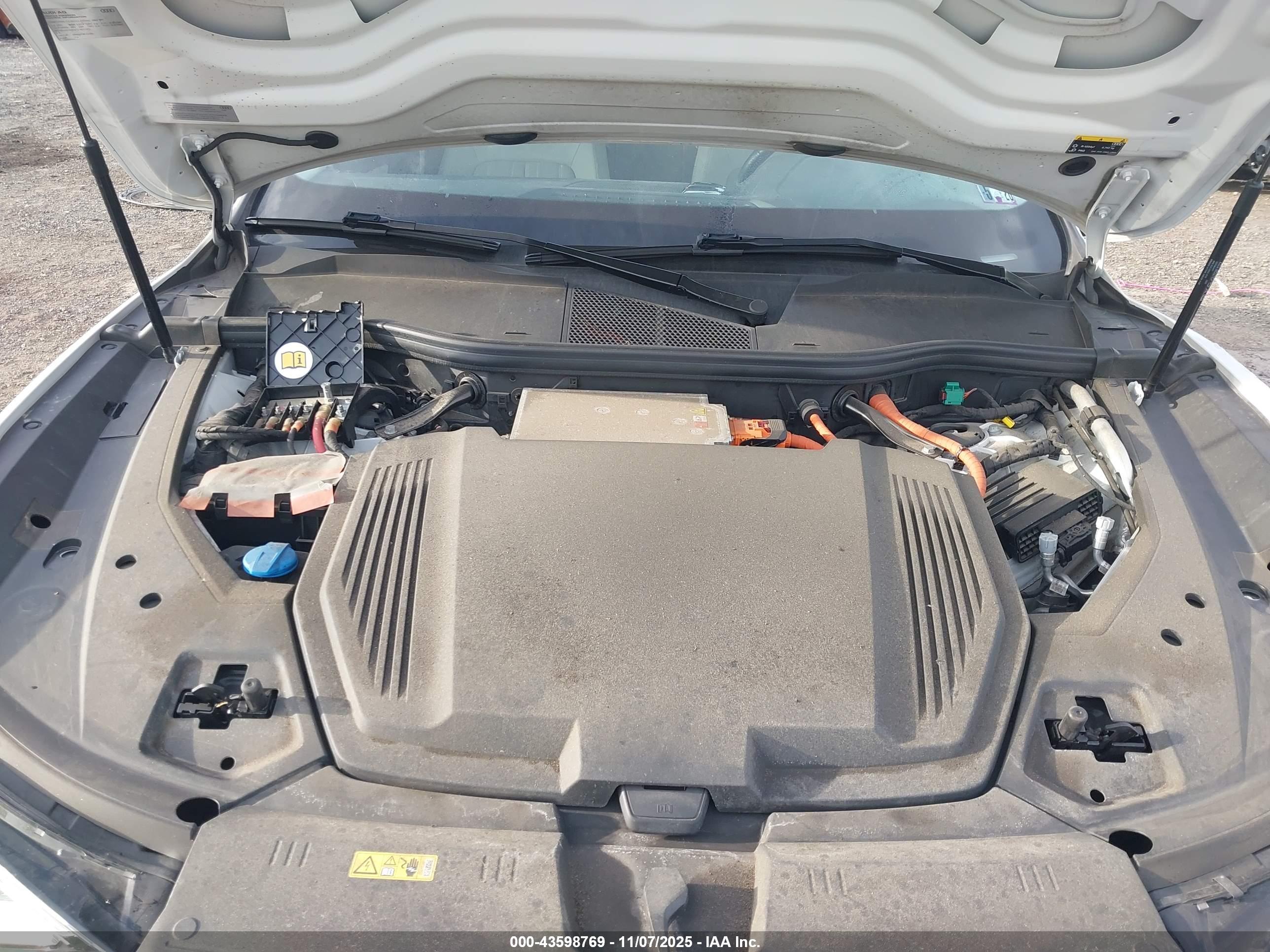 AUDI E-TRON image 10