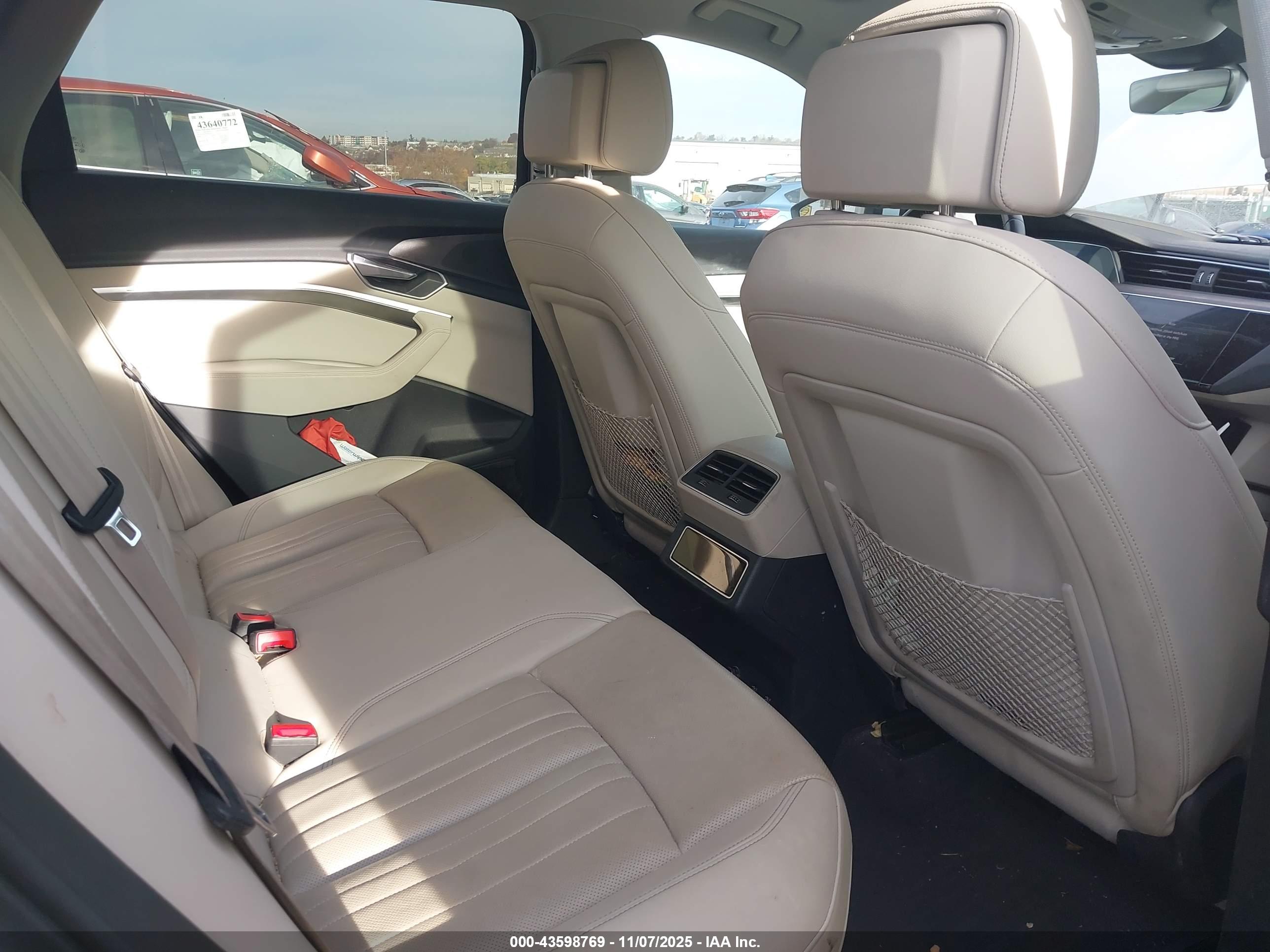 AUDI E-TRON image 8