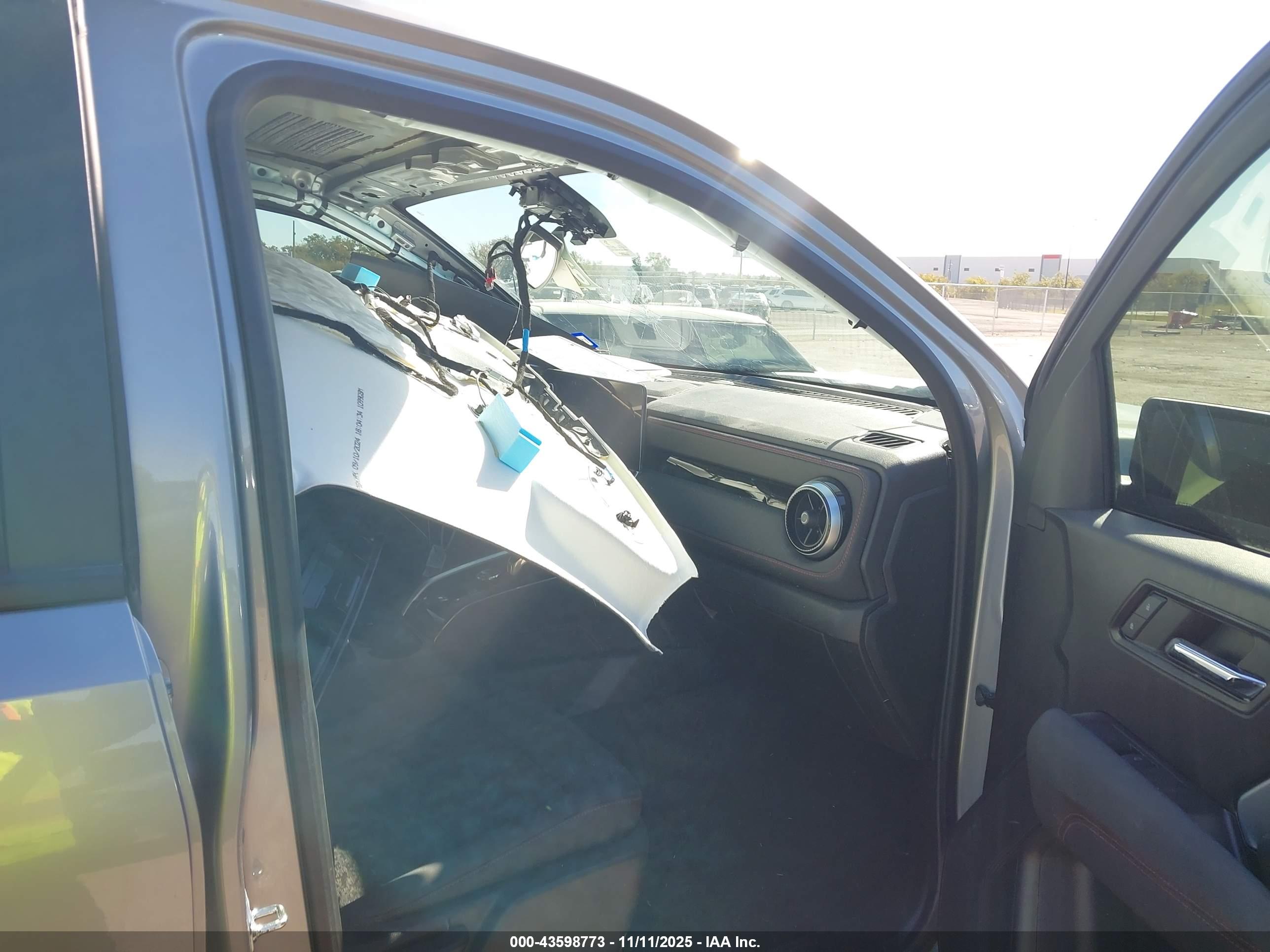 CHEVROLET COLORADO image 5