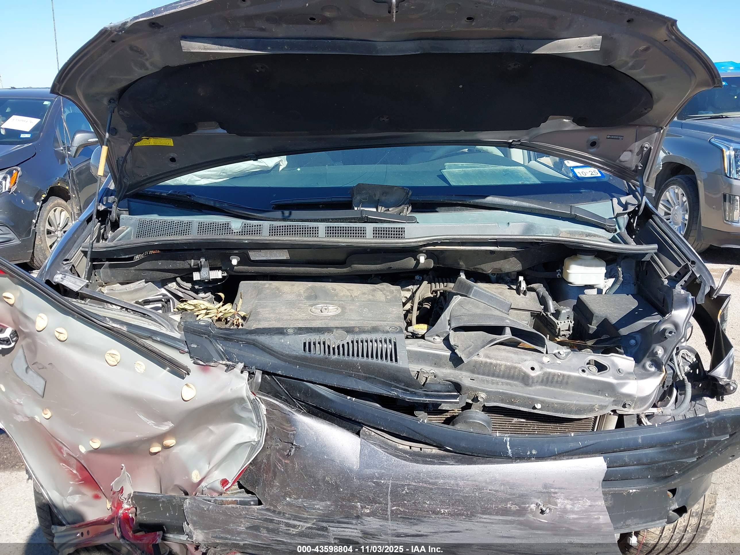 TOYOTA SIENNA image 10