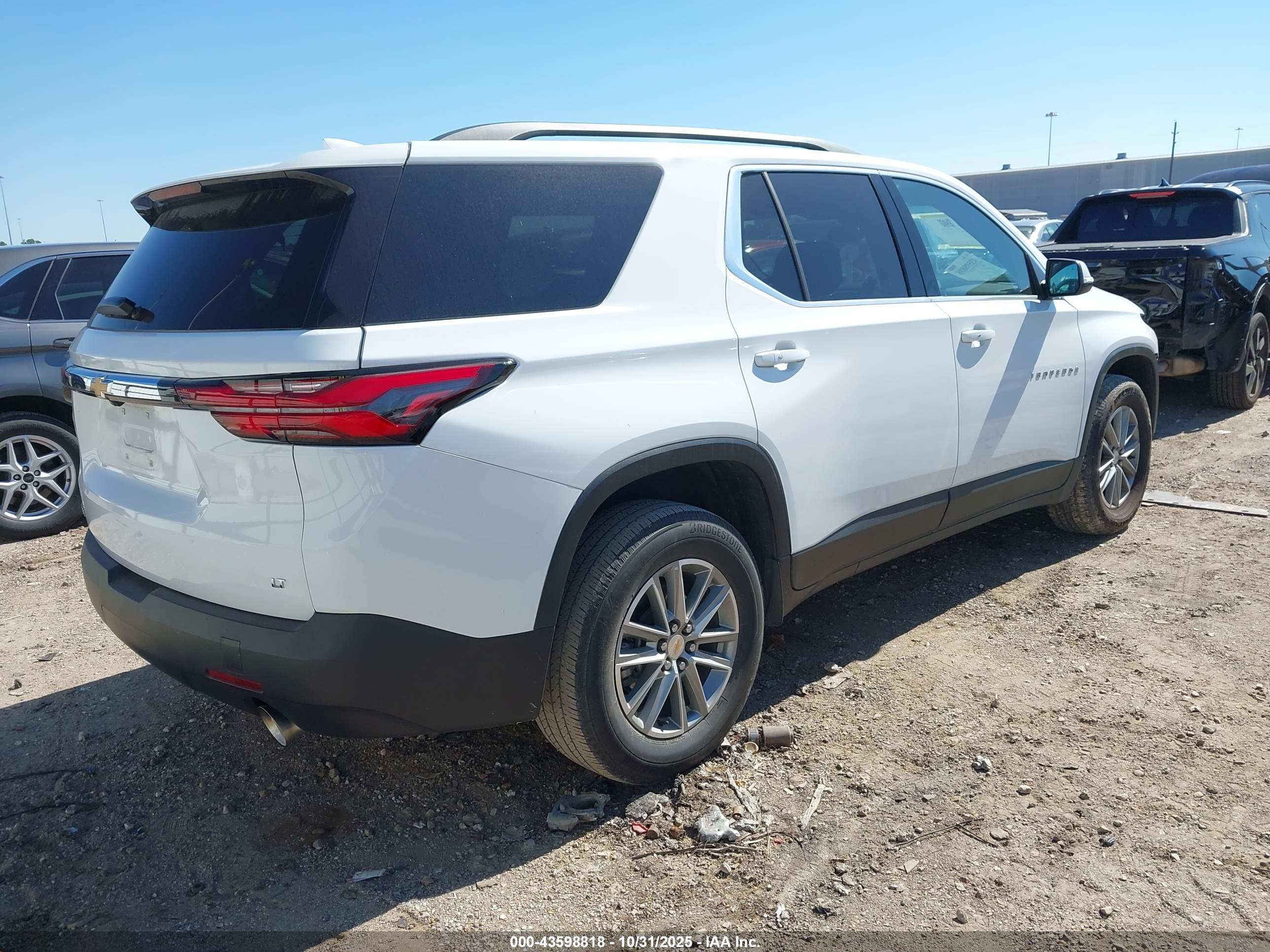 CHEVROLET TRAVERSE image 4