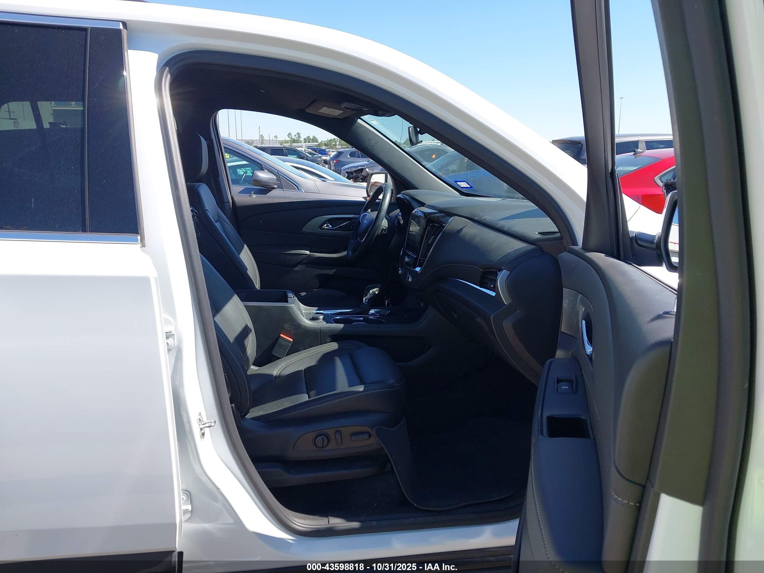 CHEVROLET TRAVERSE image 5