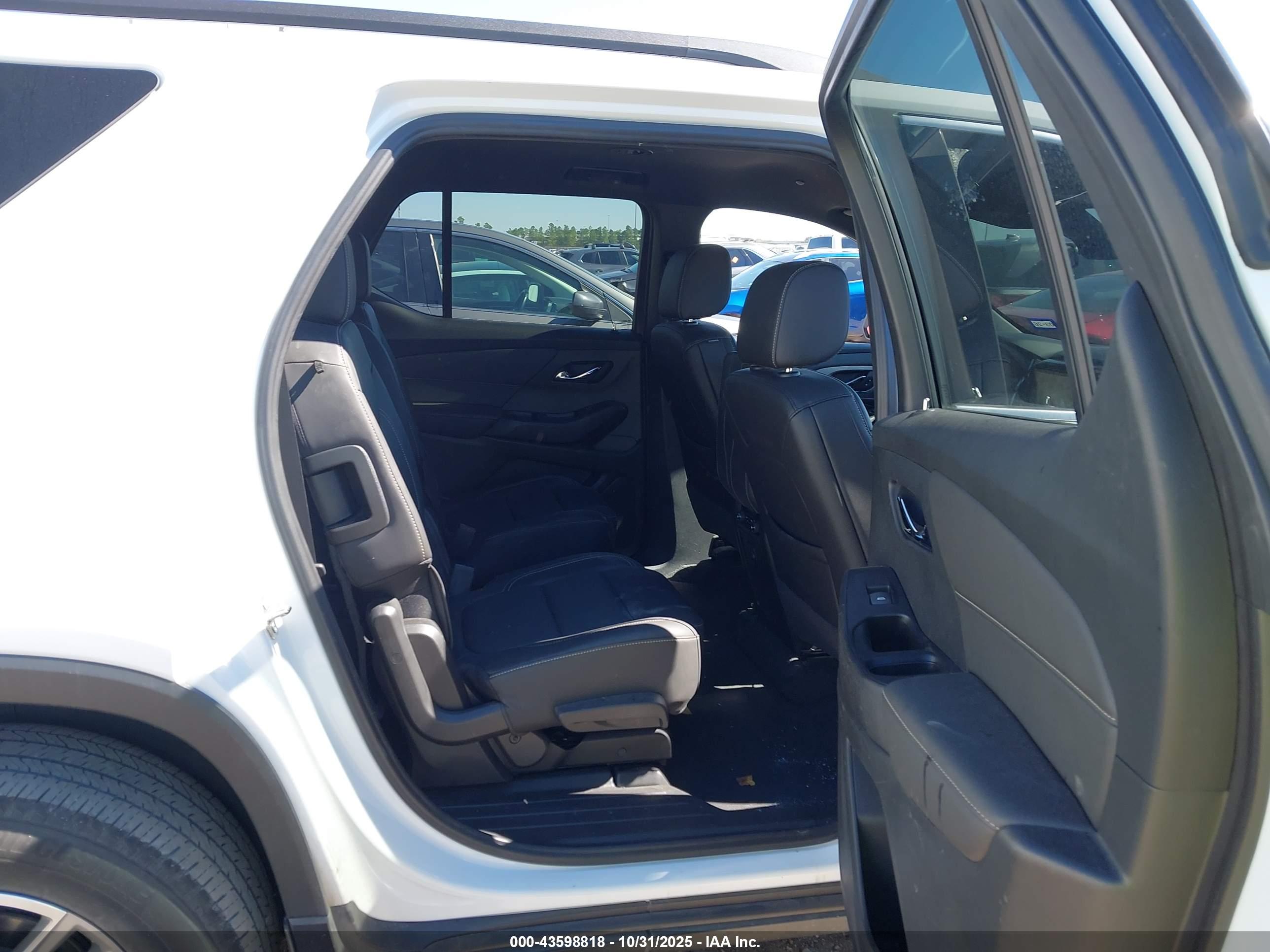 CHEVROLET TRAVERSE image 8