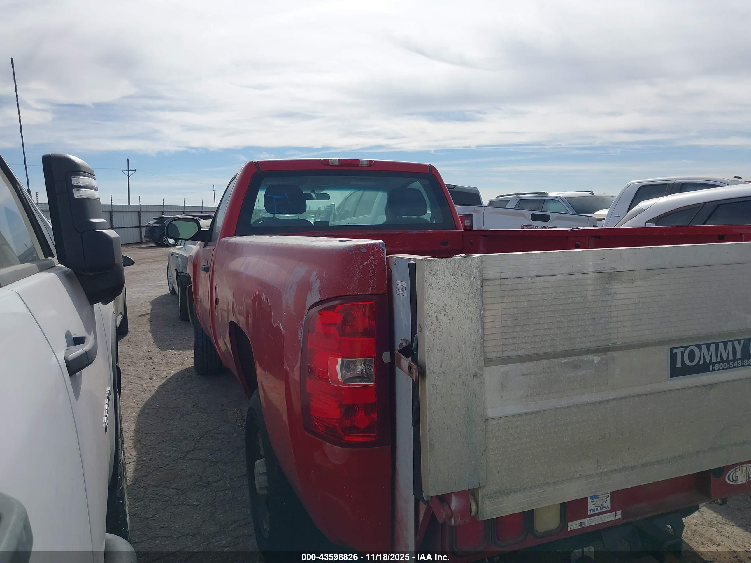 CHEVROLET SILVERADO image 3