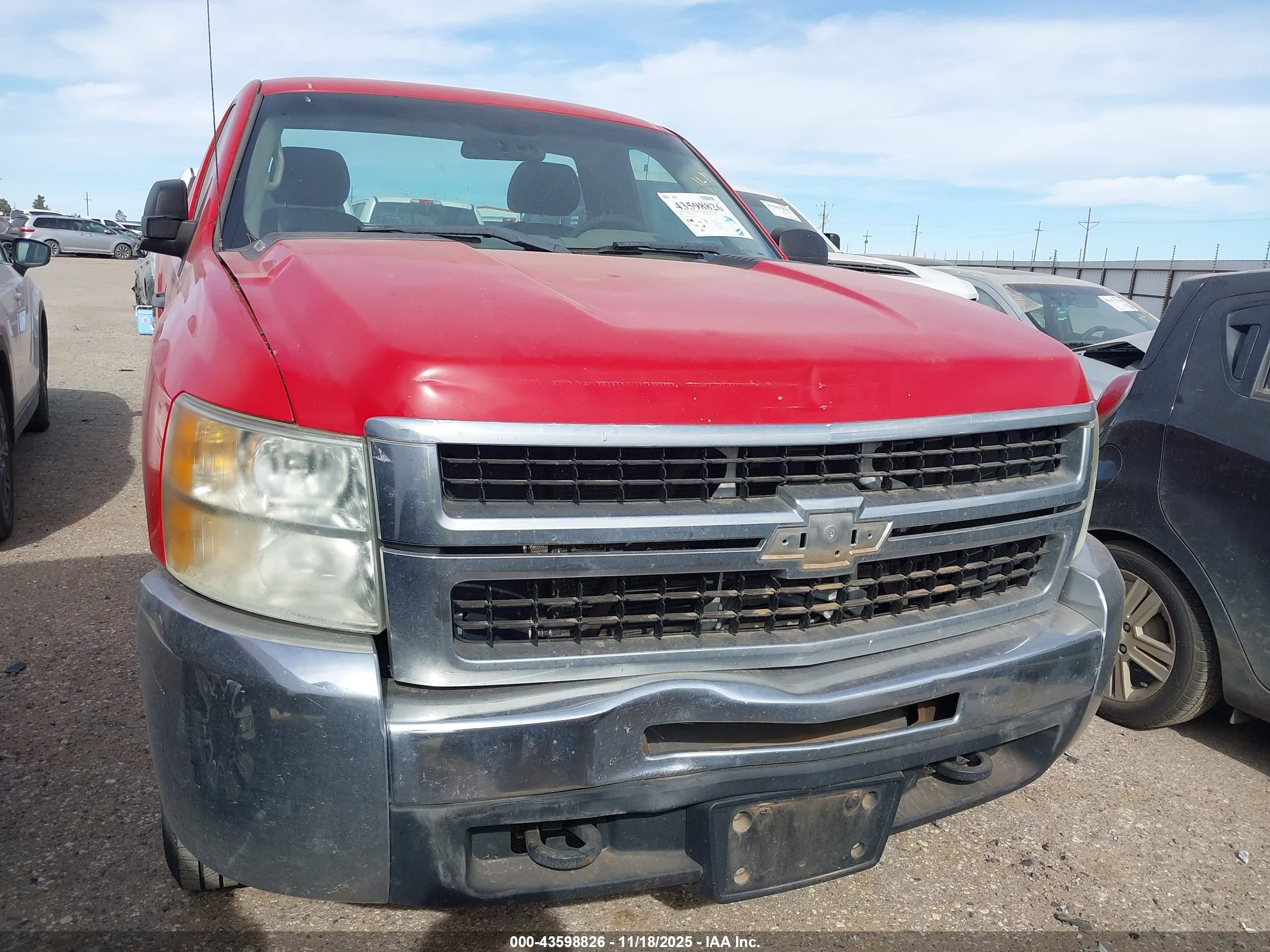 CHEVROLET SILVERADO image 6
