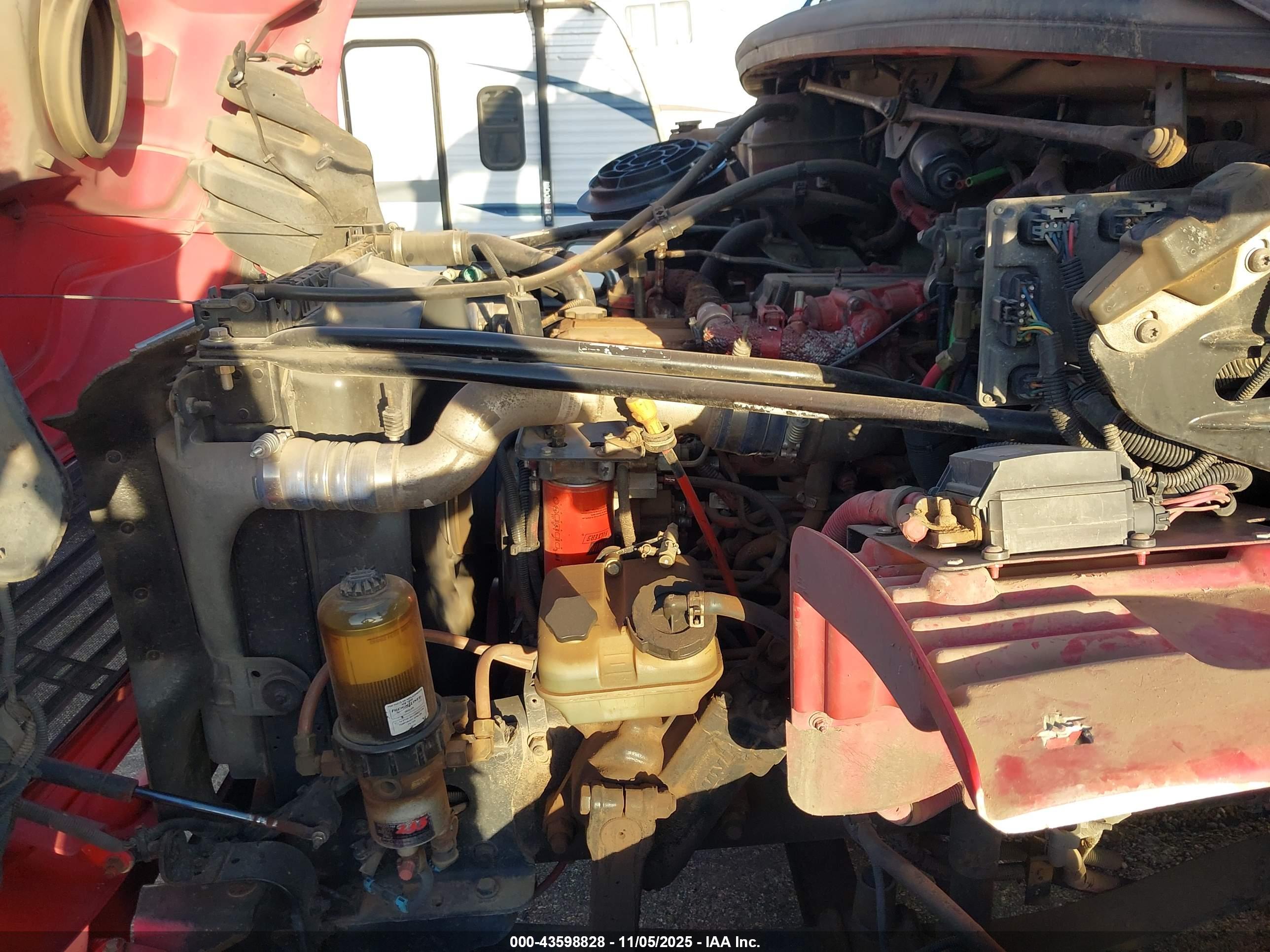 FREIGHTLINER M2 image 10