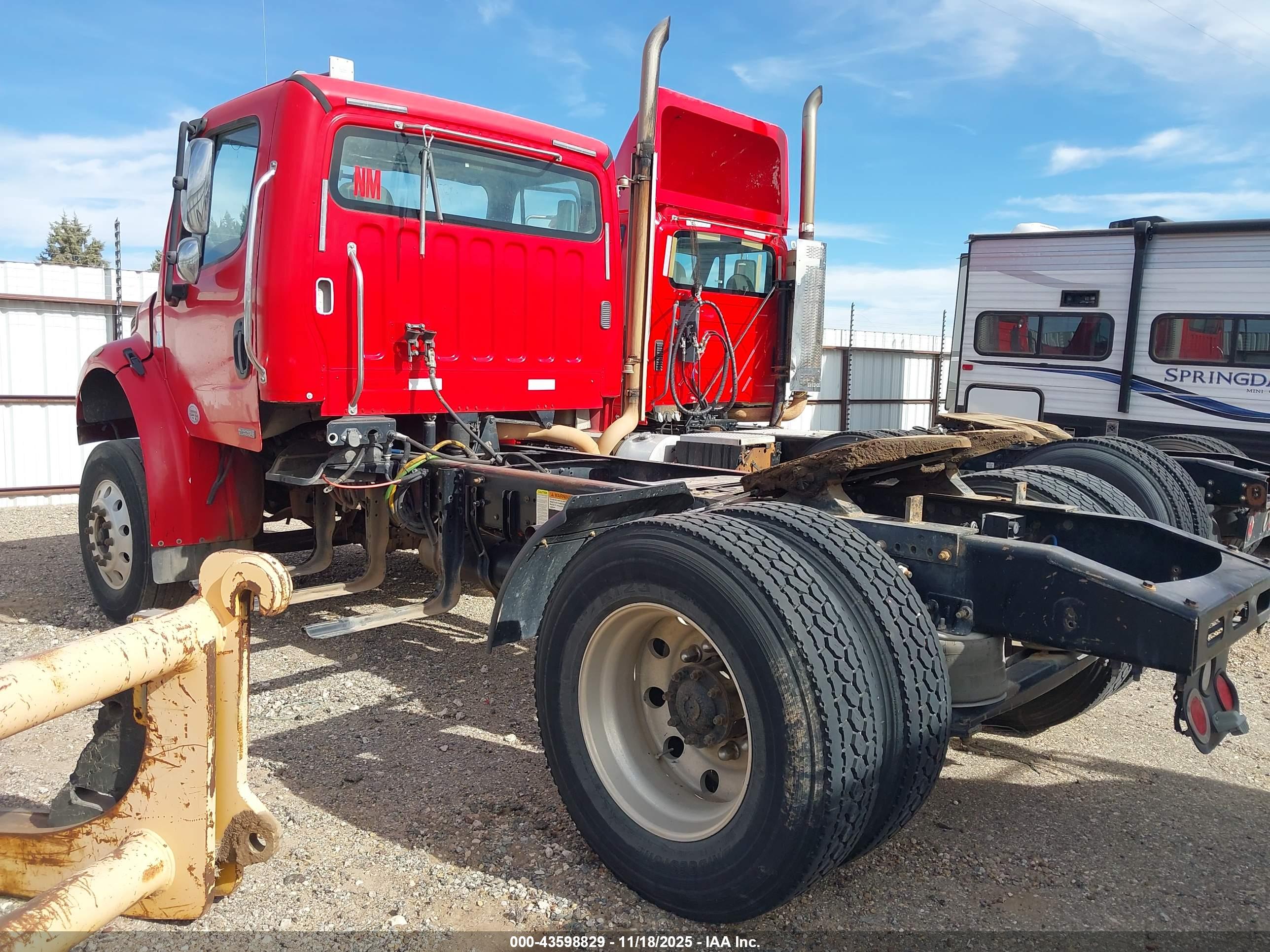 FREIGHTLINER M2 image 3