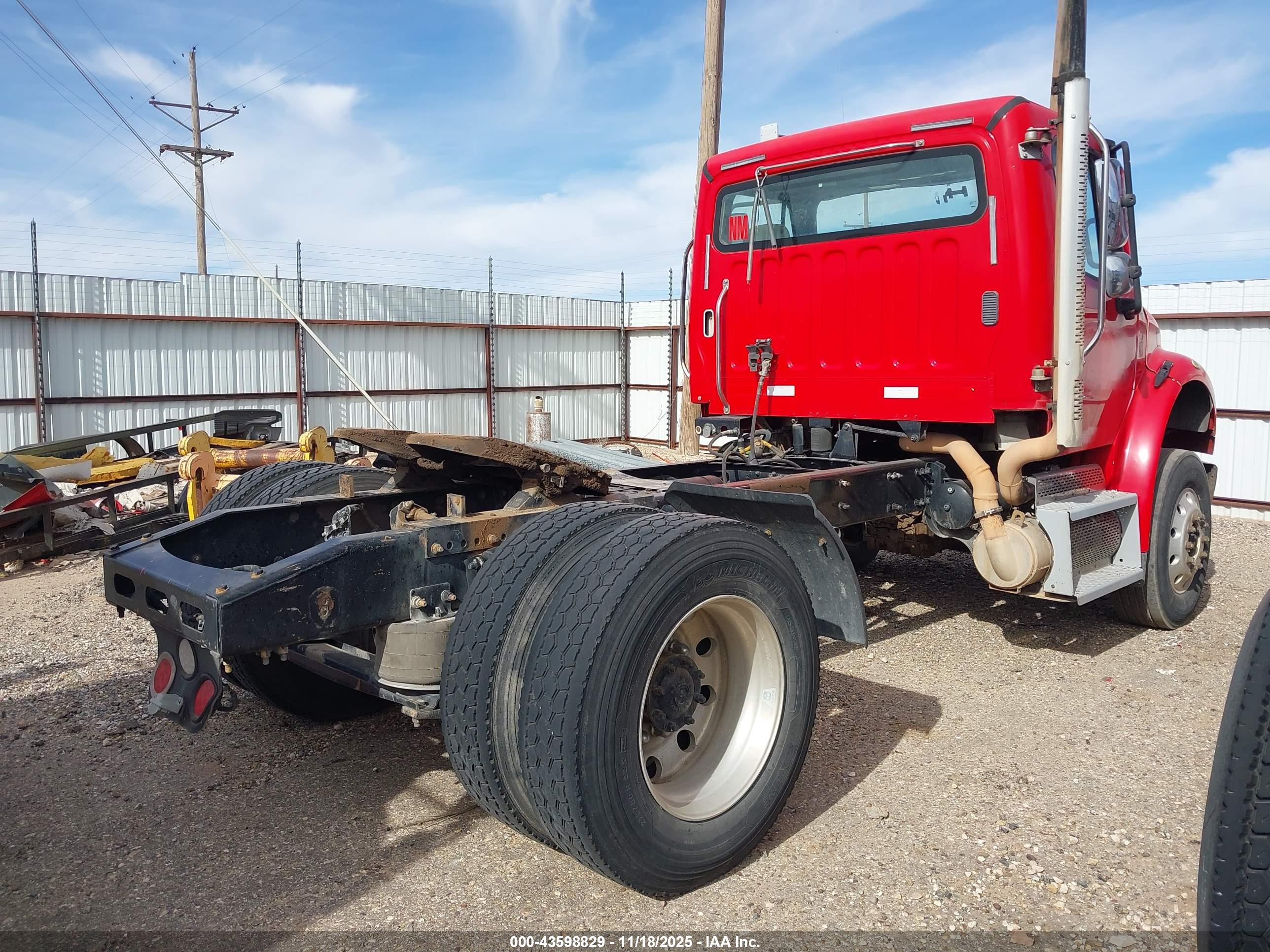 FREIGHTLINER M2 image 4