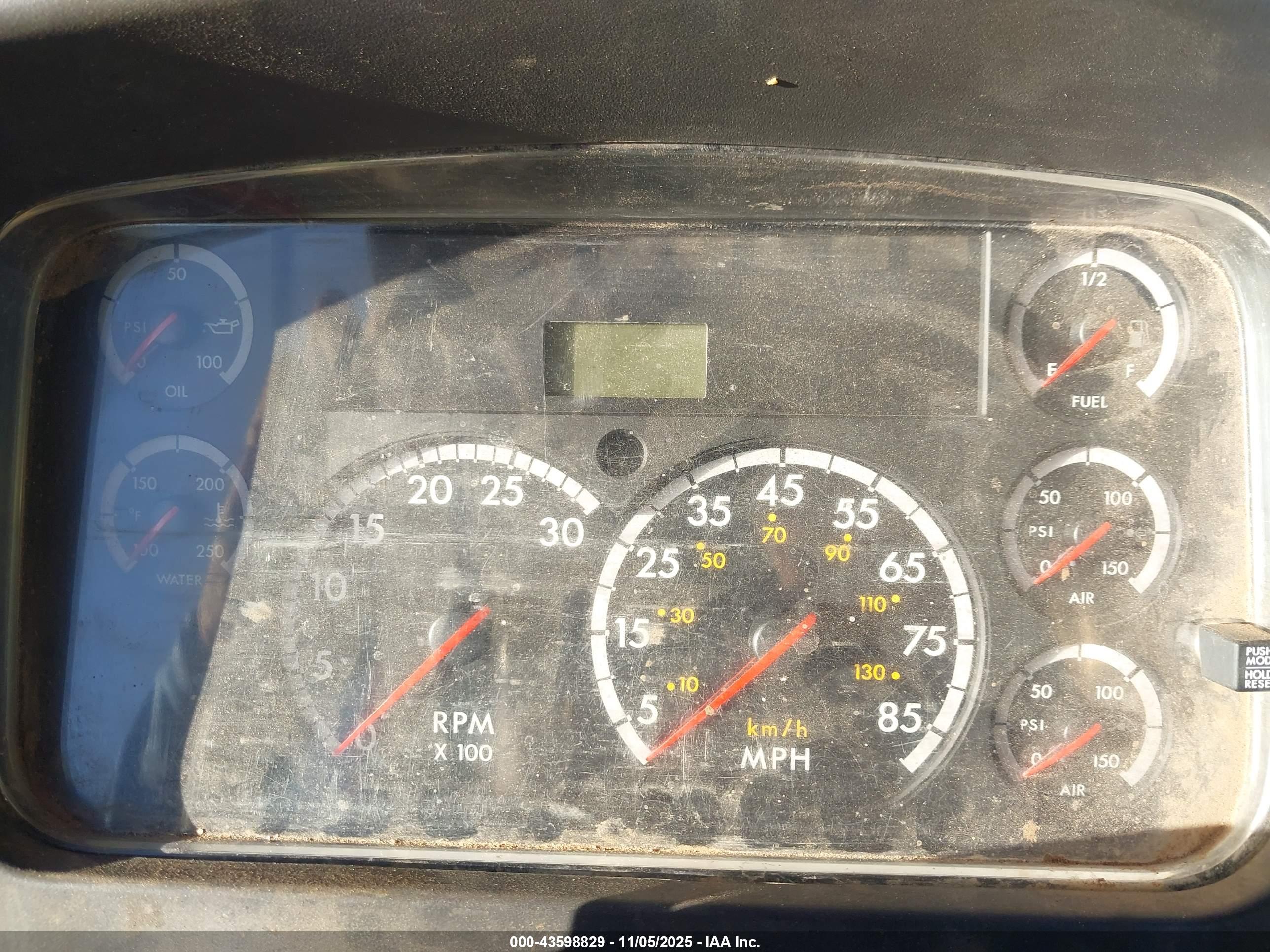 FREIGHTLINER M2 image 6
