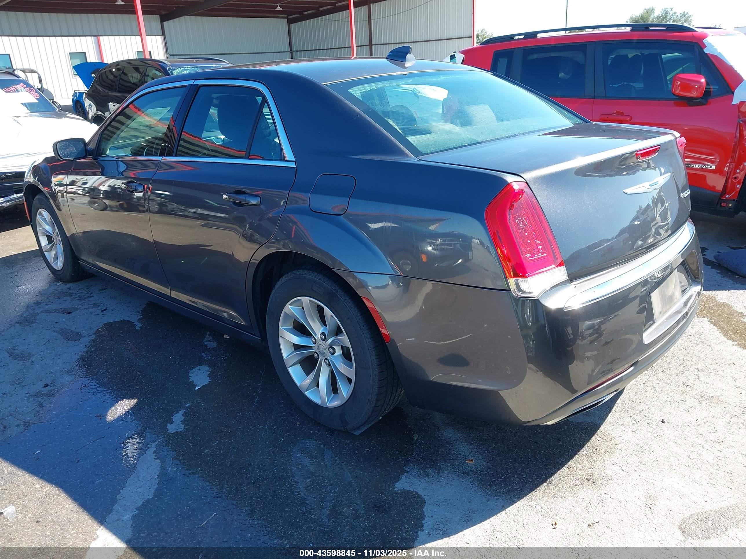 CHRYSLER 300 image 3
