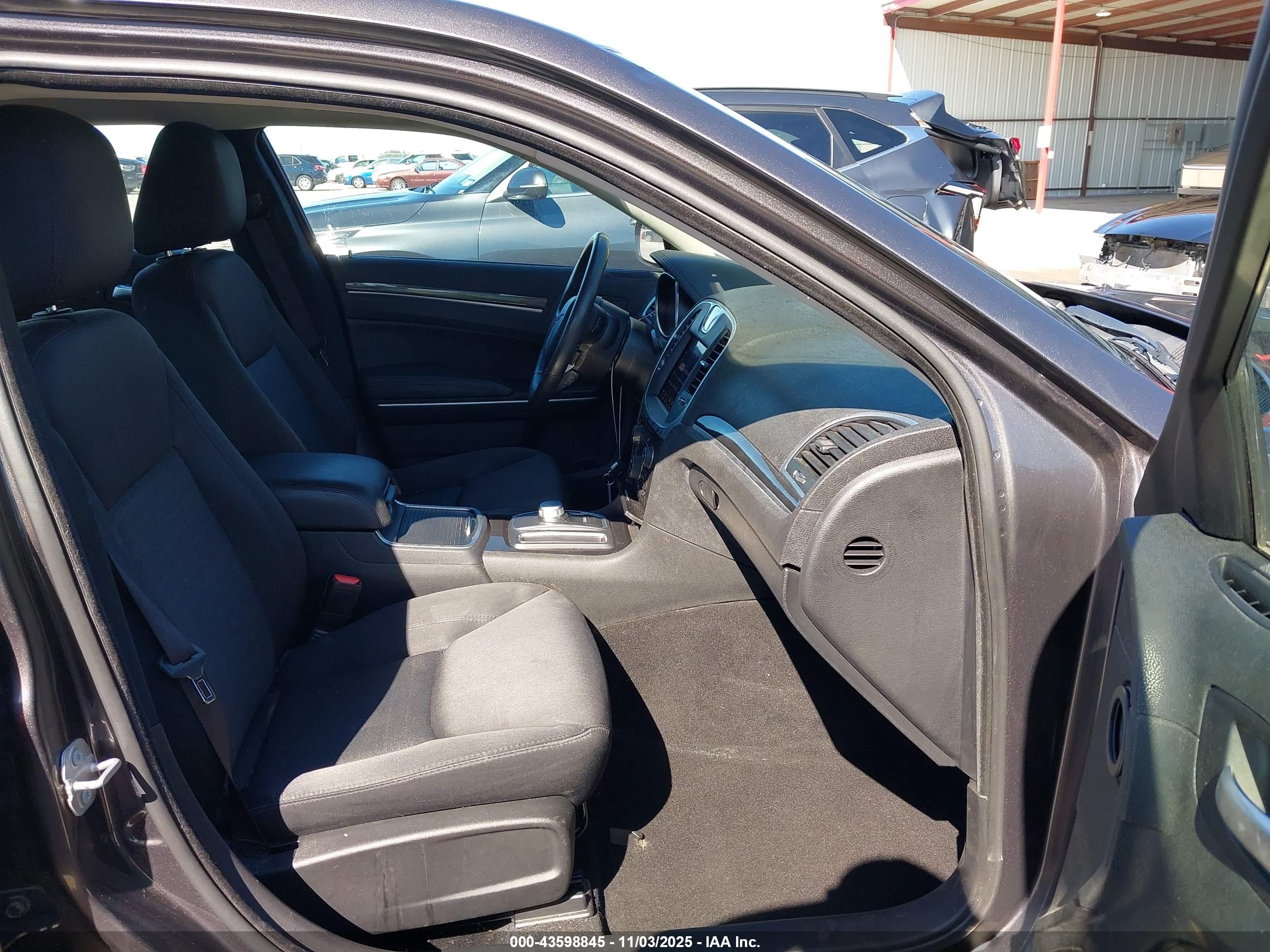 CHRYSLER 300 image 5