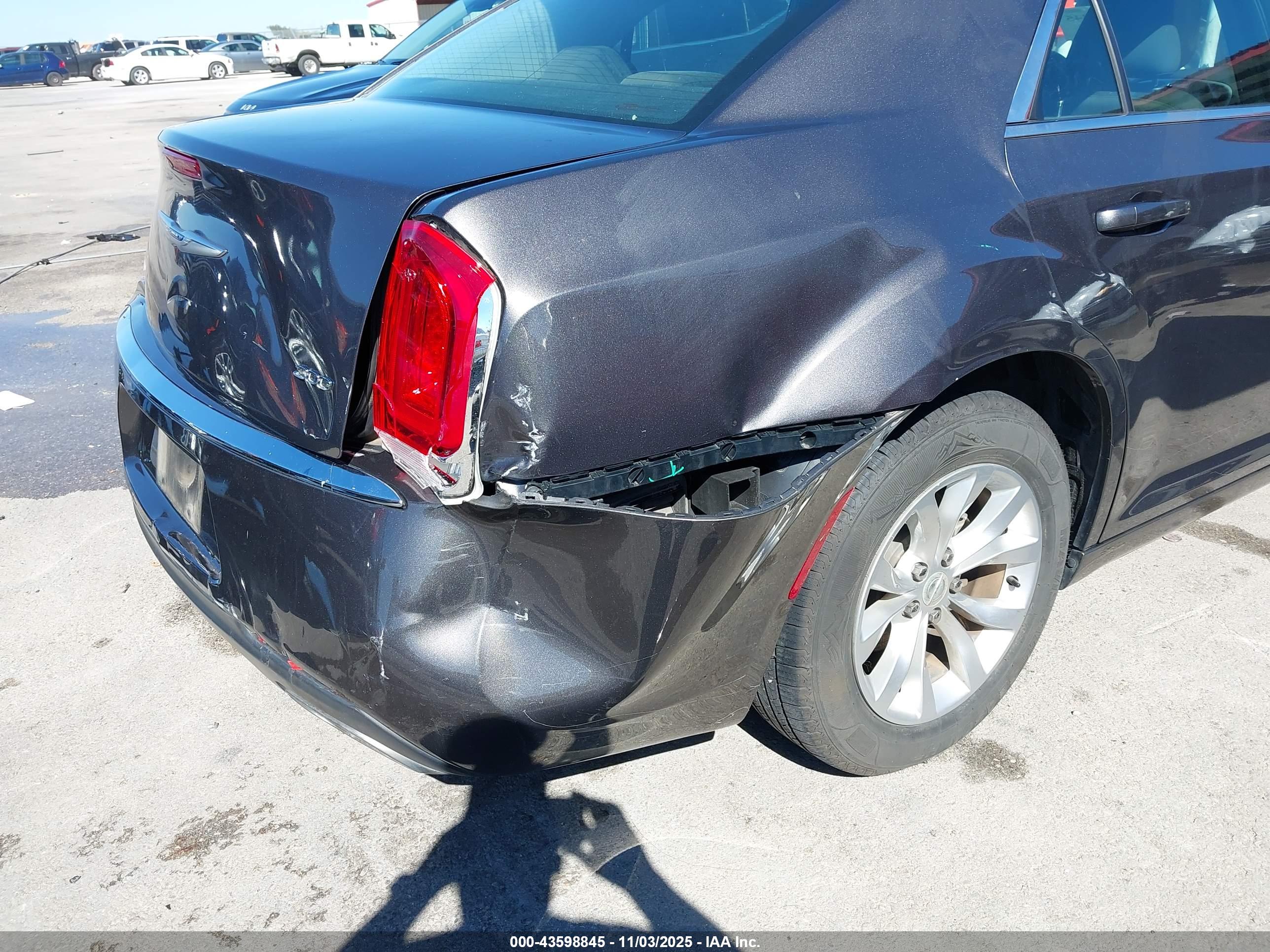 CHRYSLER 300 image 6