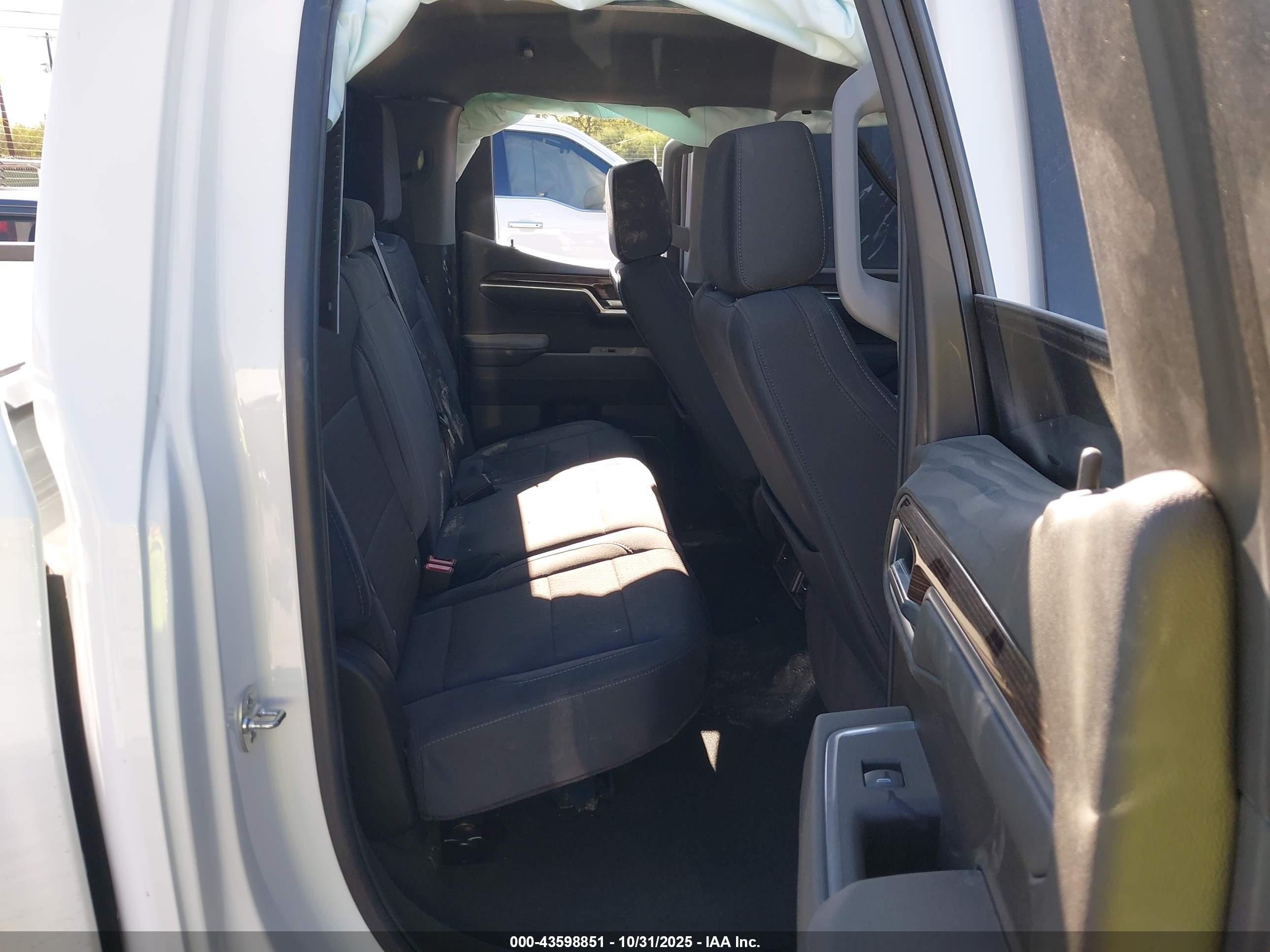 GMC SIERRA image 8