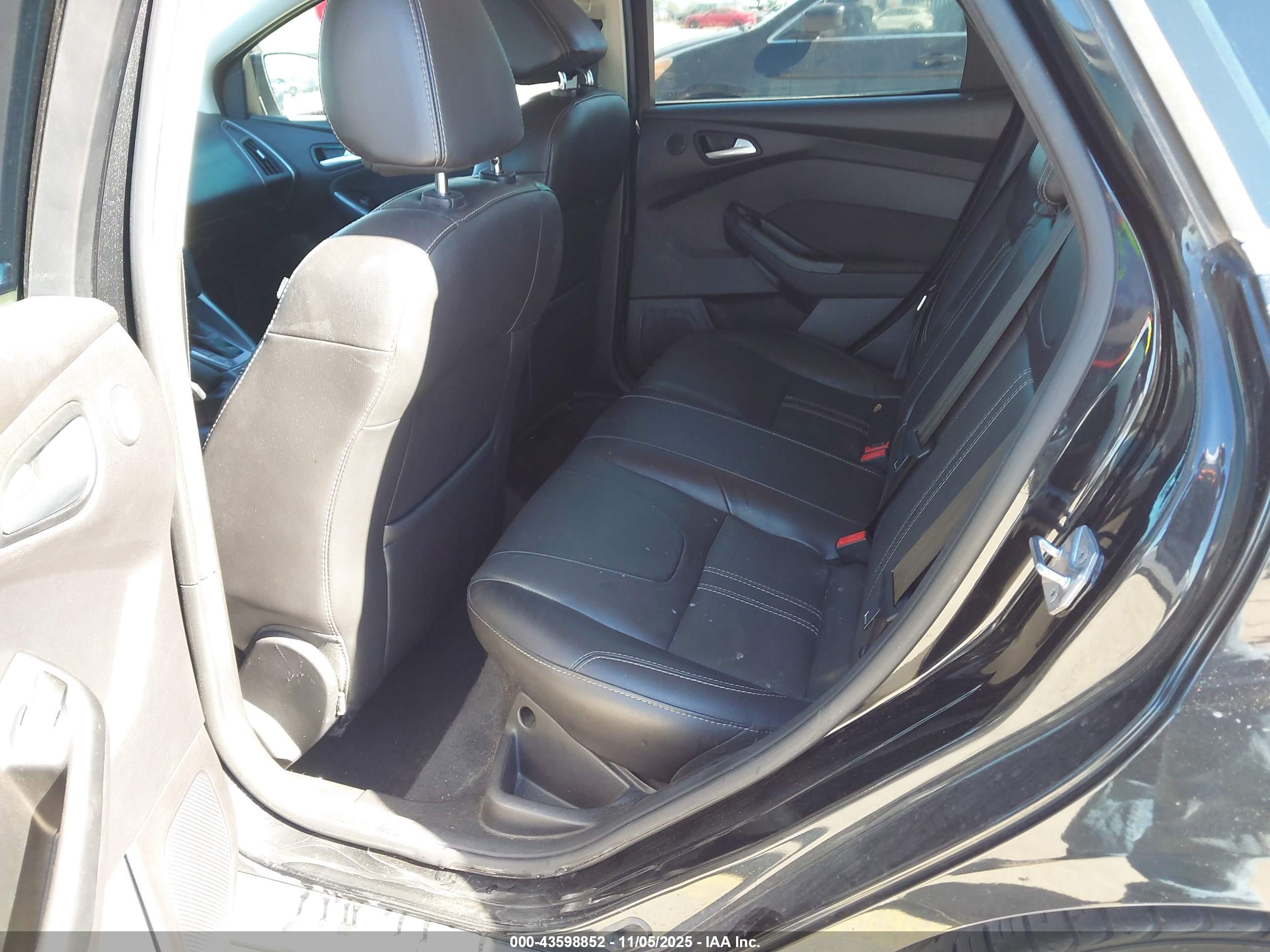 FORD FOCUS image 8