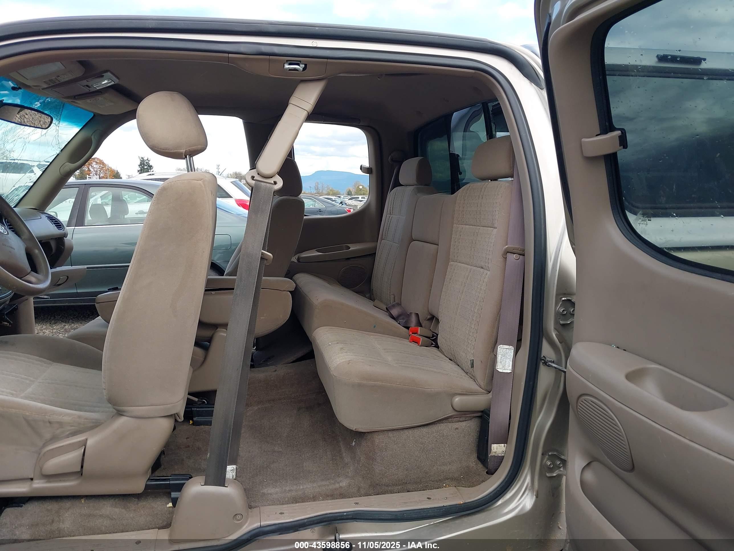 TOYOTA TUNDRA image 8