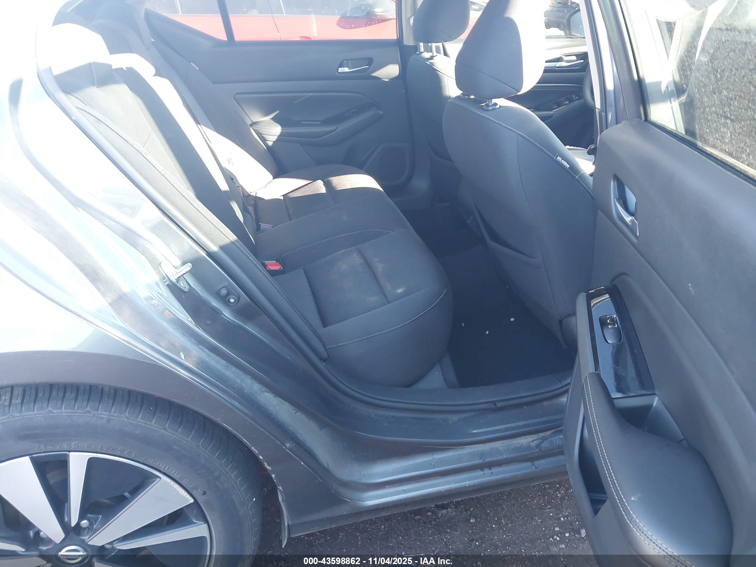NISSAN ALTIMA image 8