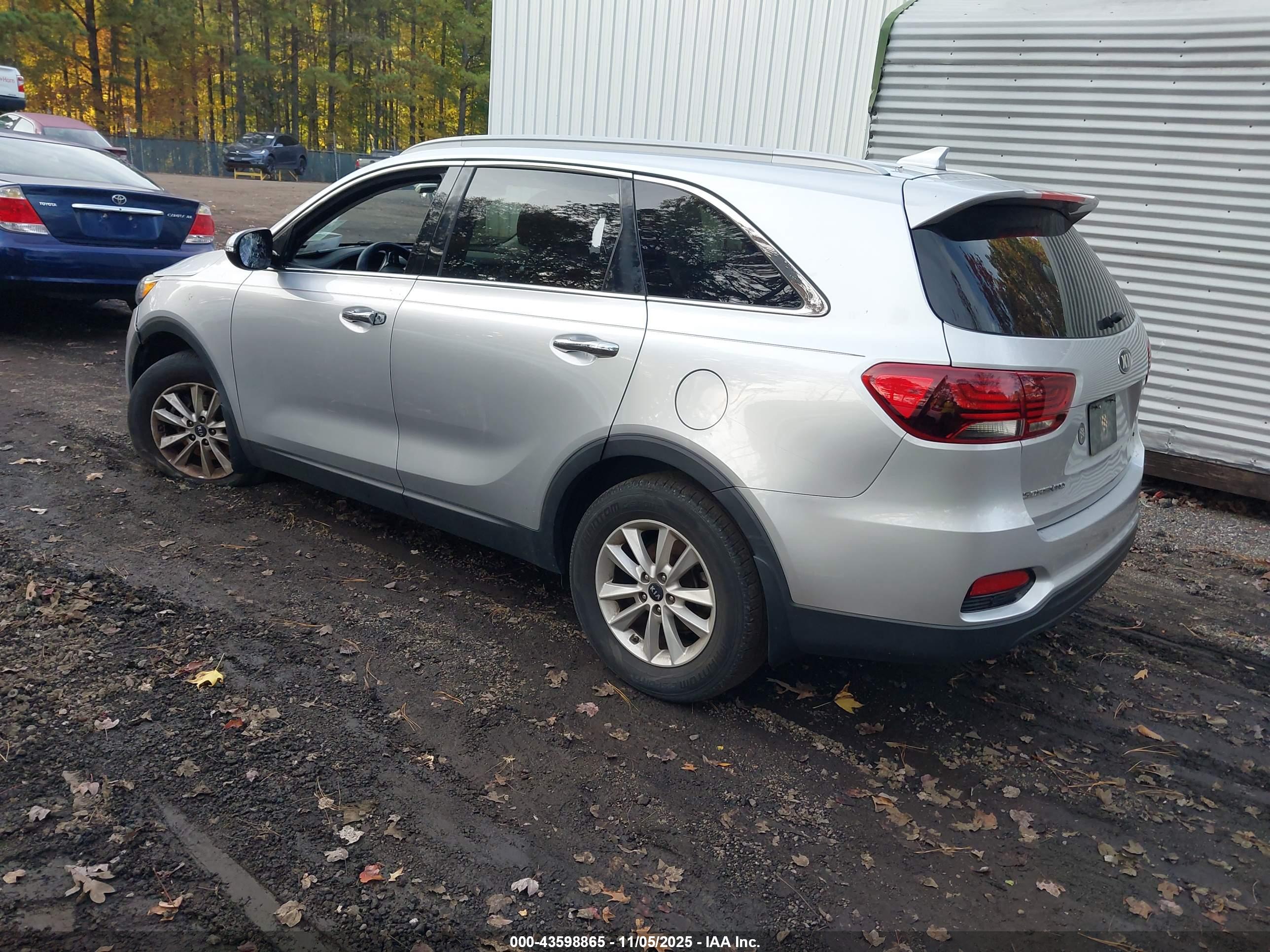 KIA SORENTO image 3