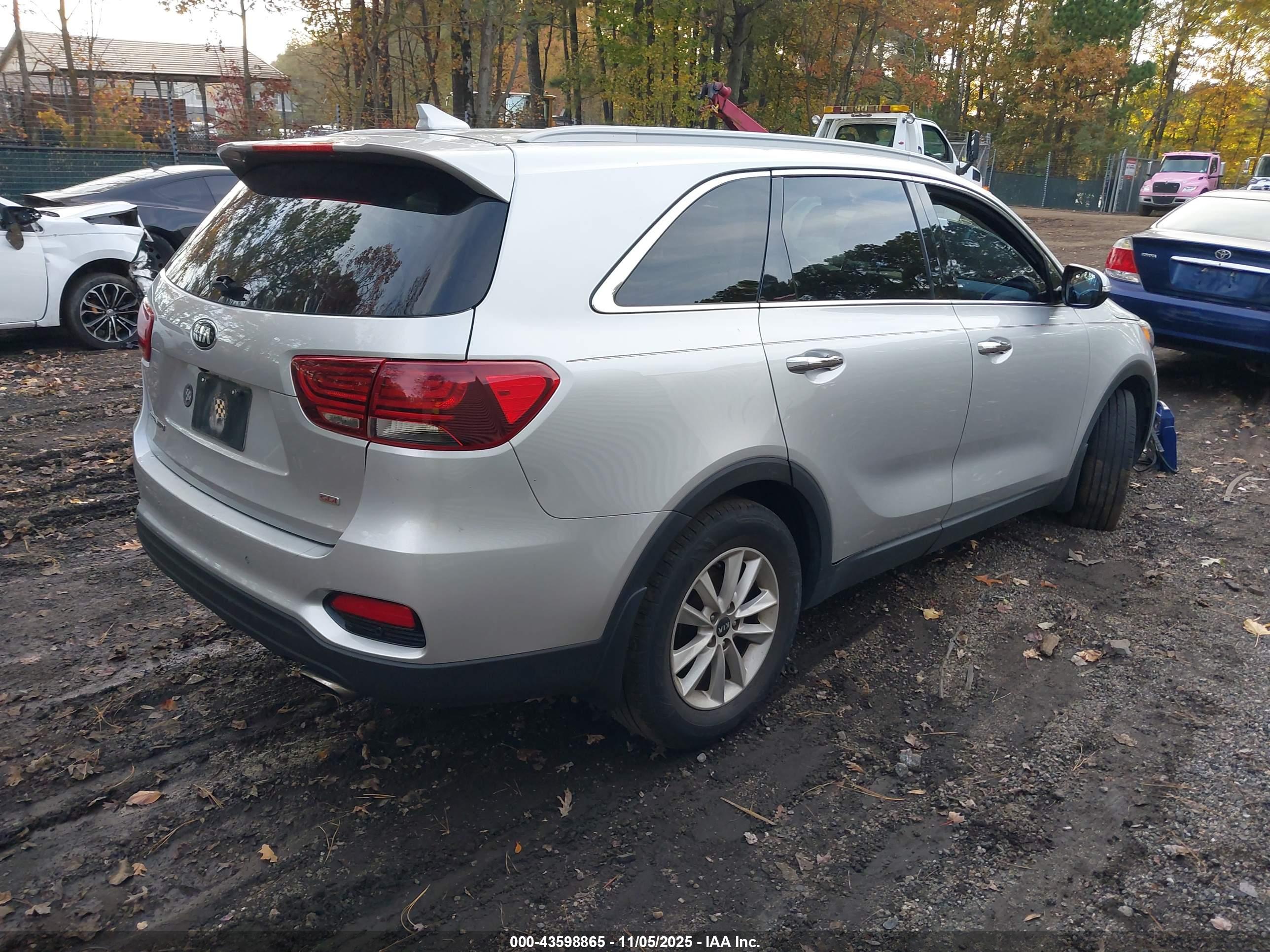 KIA SORENTO image 4