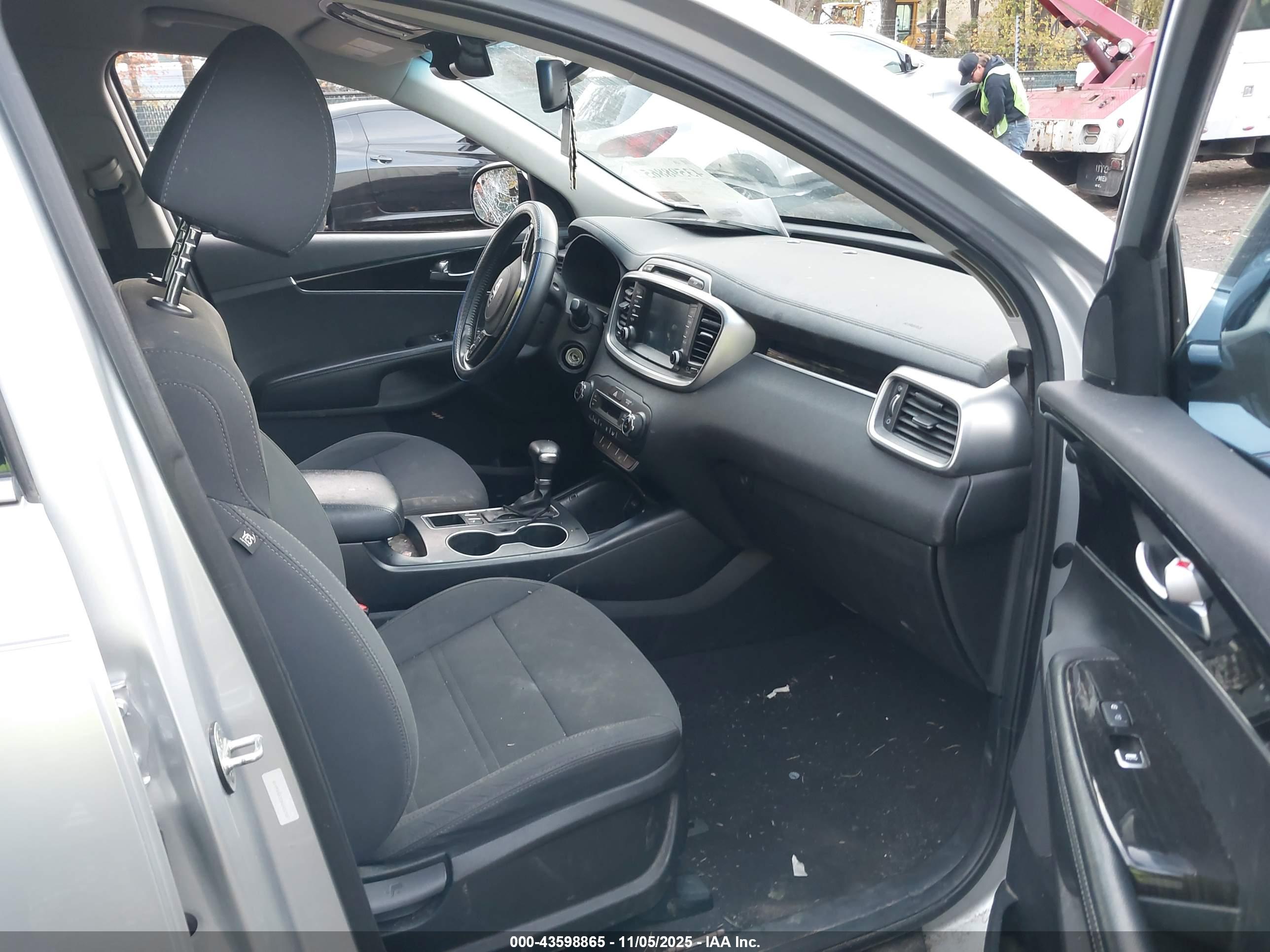 KIA SORENTO image 5
