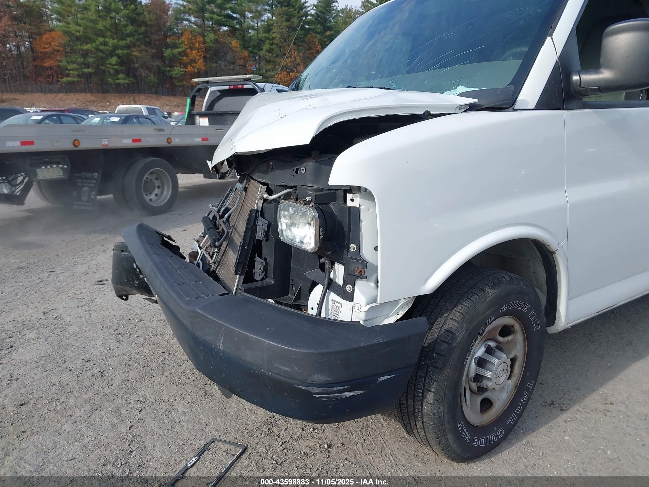 CHEVROLET EXPRESS image 6