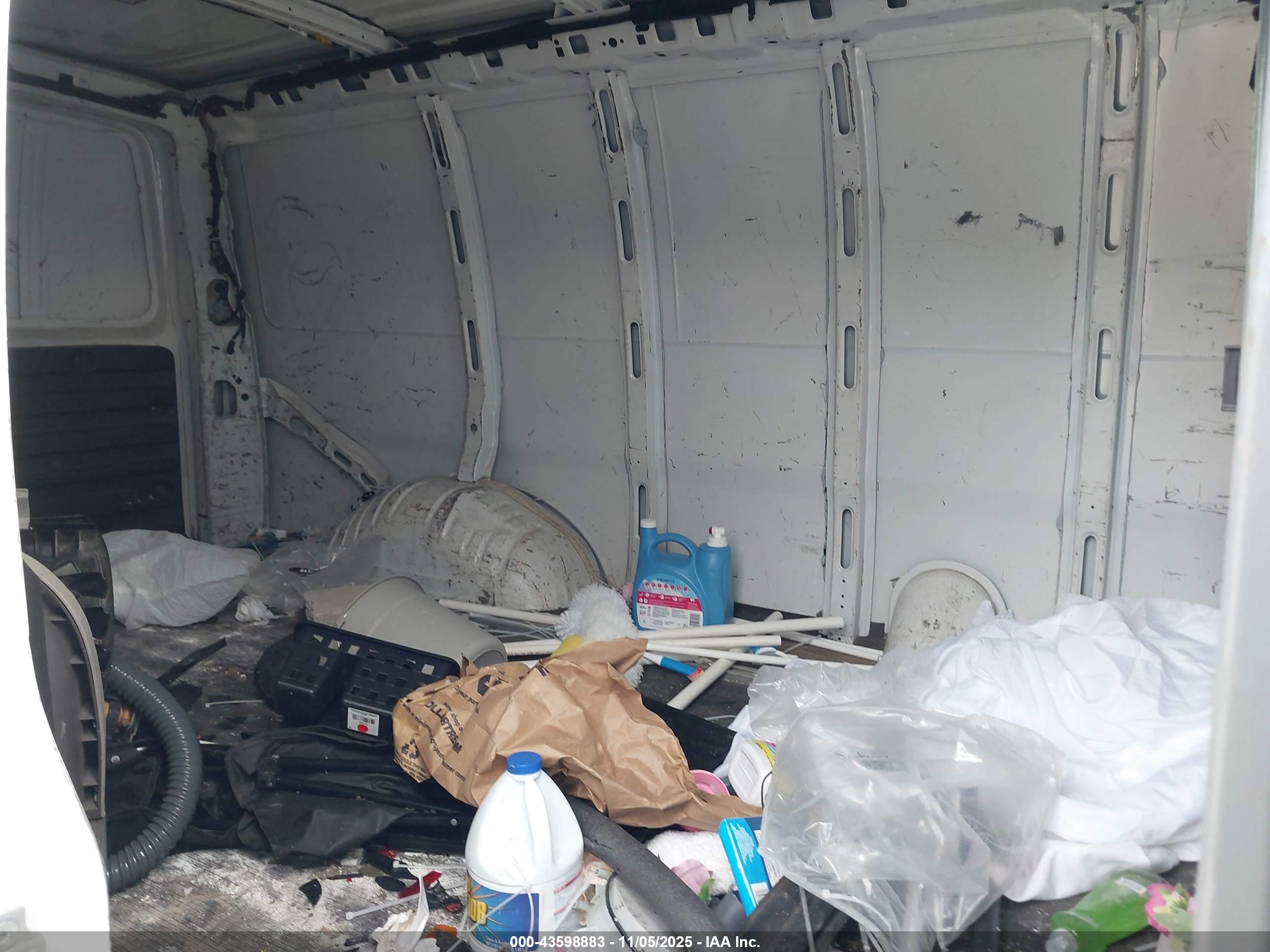 CHEVROLET EXPRESS image 8