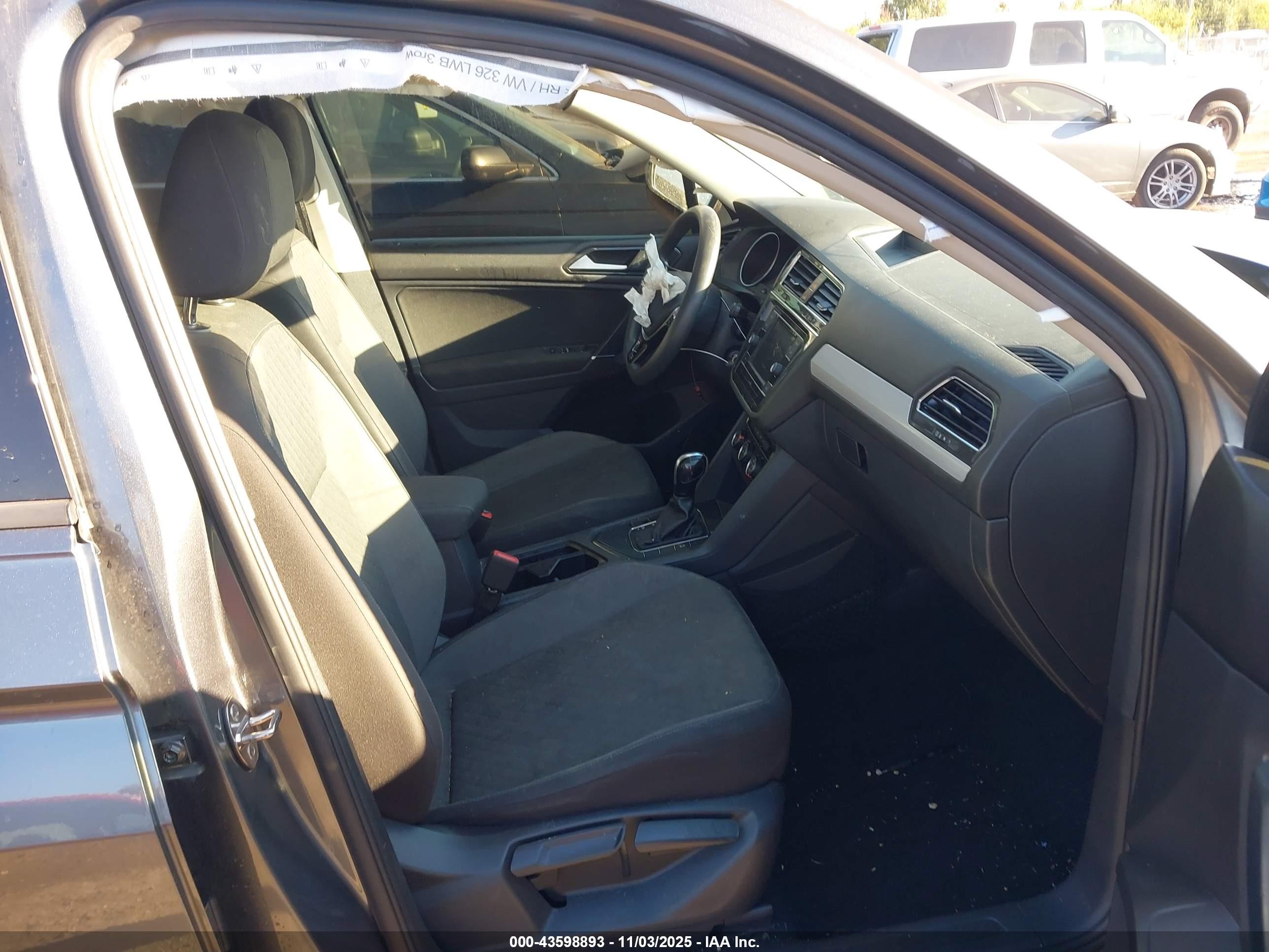 VOLKSWAGEN TIGUAN image 5