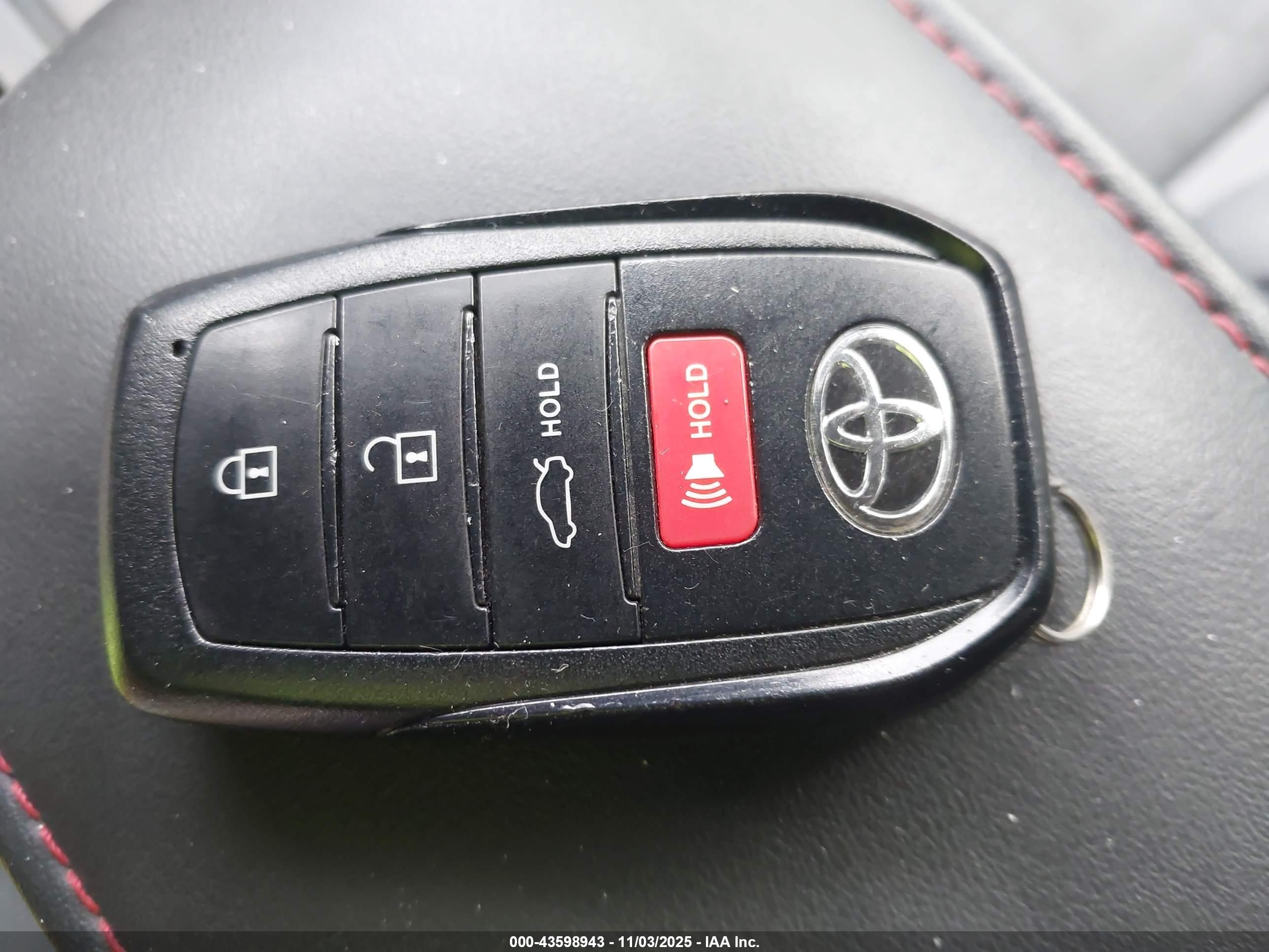 TOYOTA COROLLA image 11