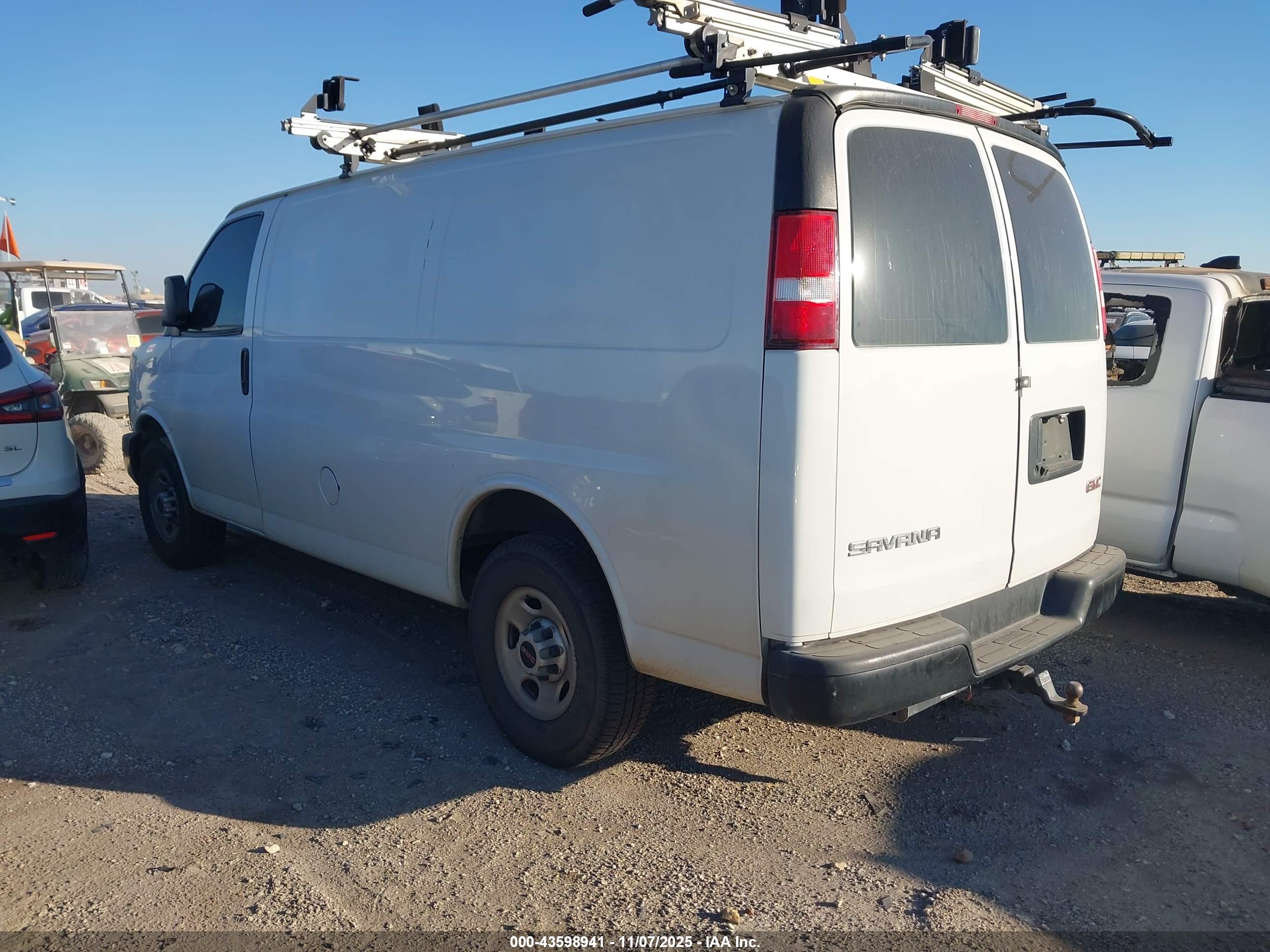 GMC SAVANA image 3