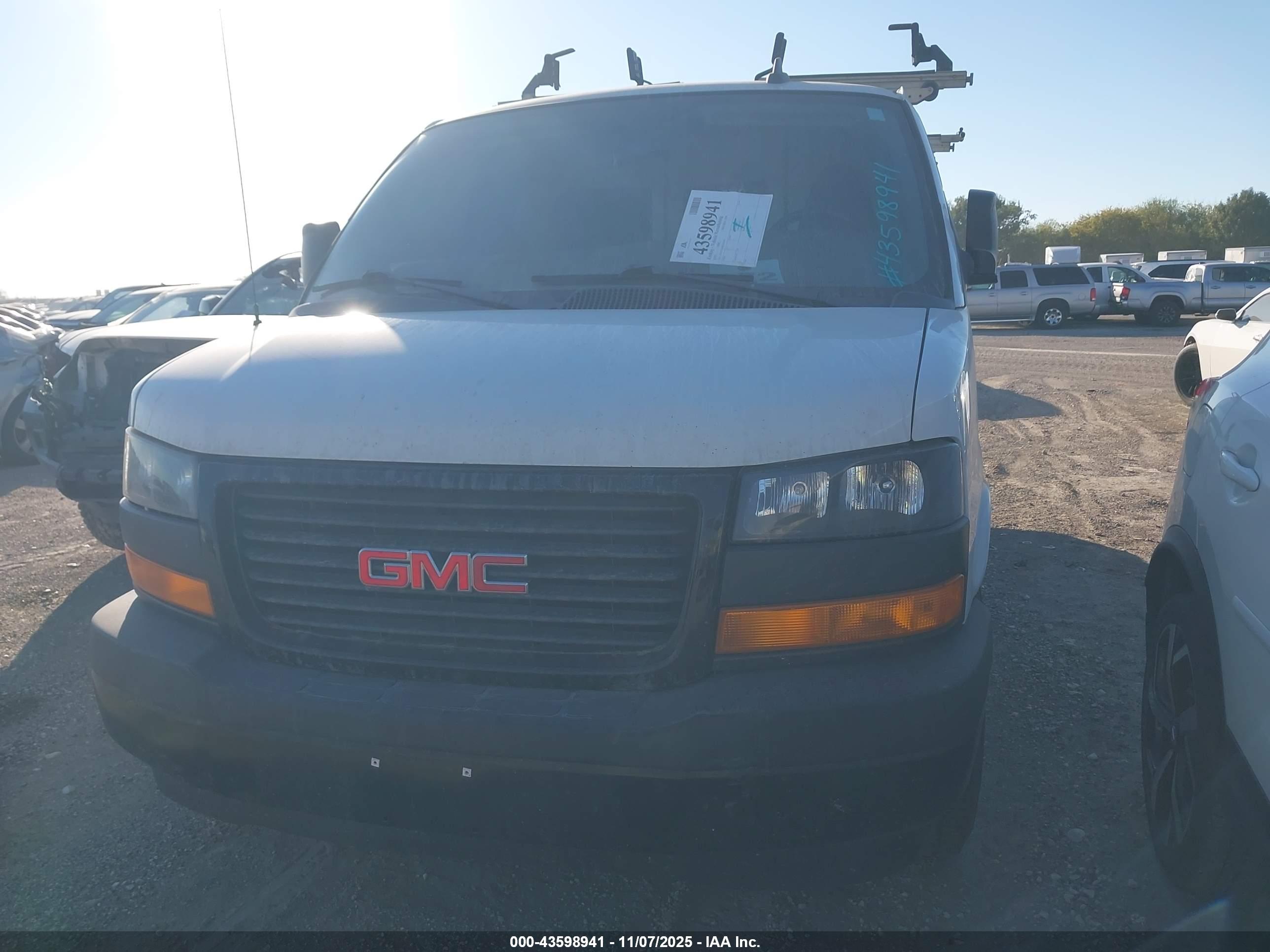 GMC SAVANA image 6