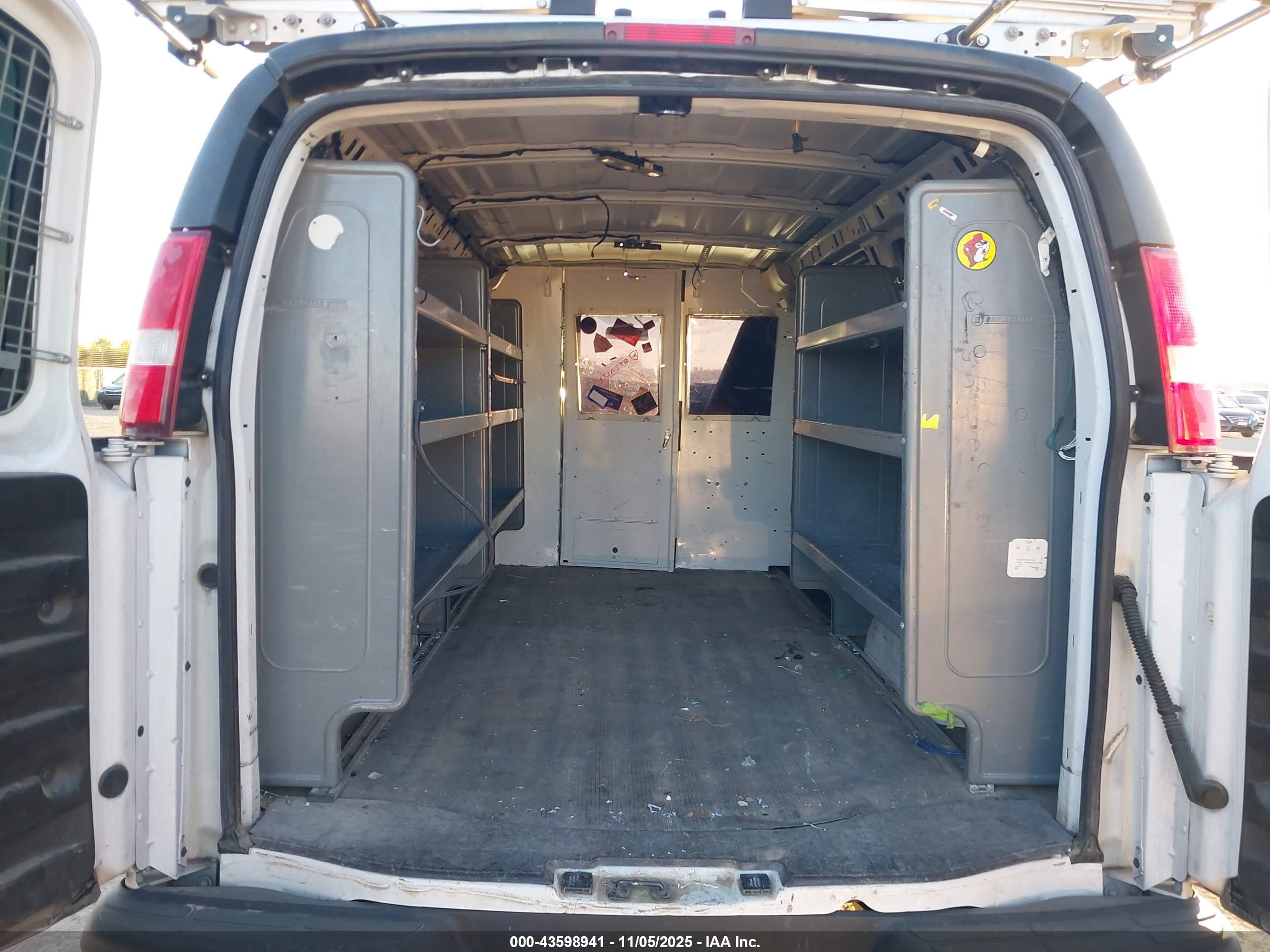 GMC SAVANA image 8