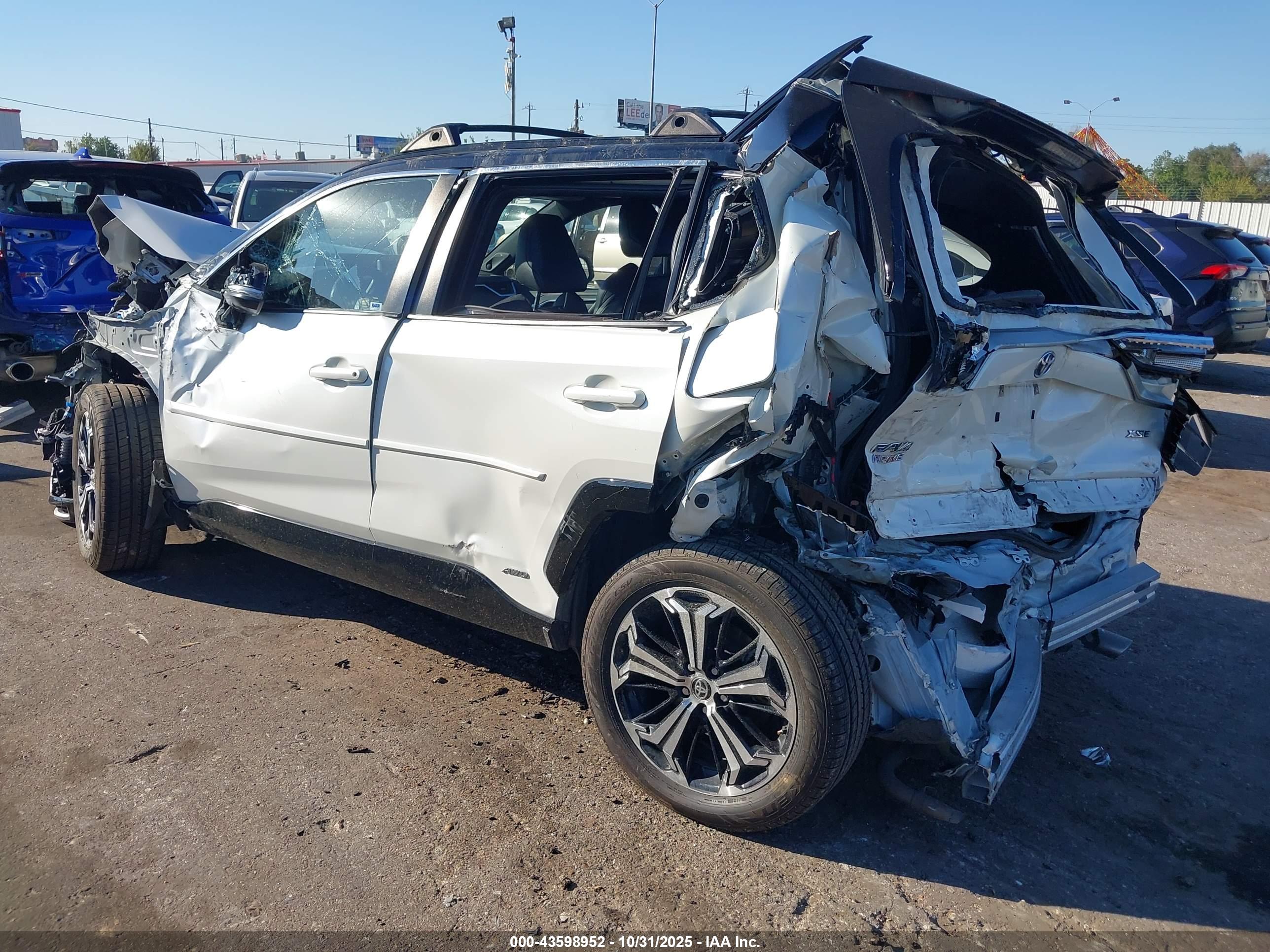 TOYOTA RAV4 image 3