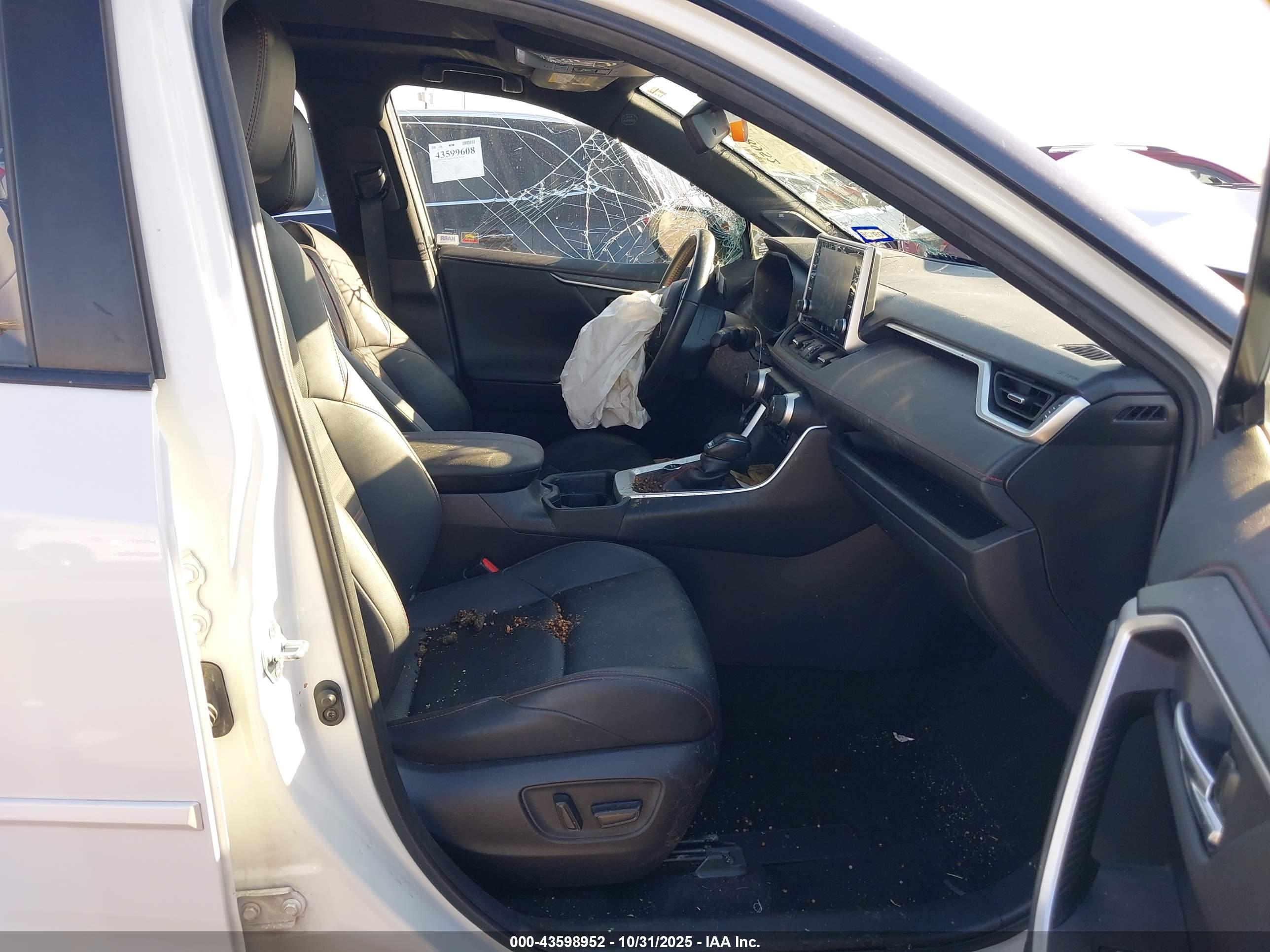 TOYOTA RAV4 image 5