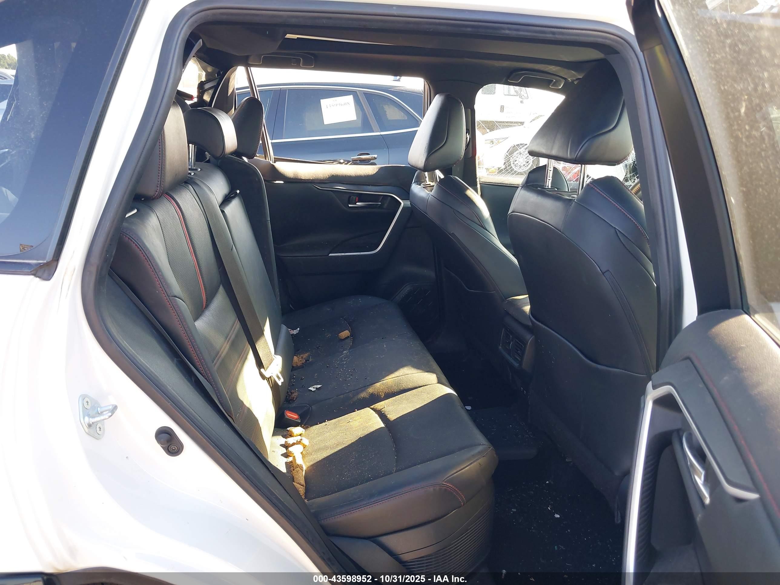 TOYOTA RAV4 image 8