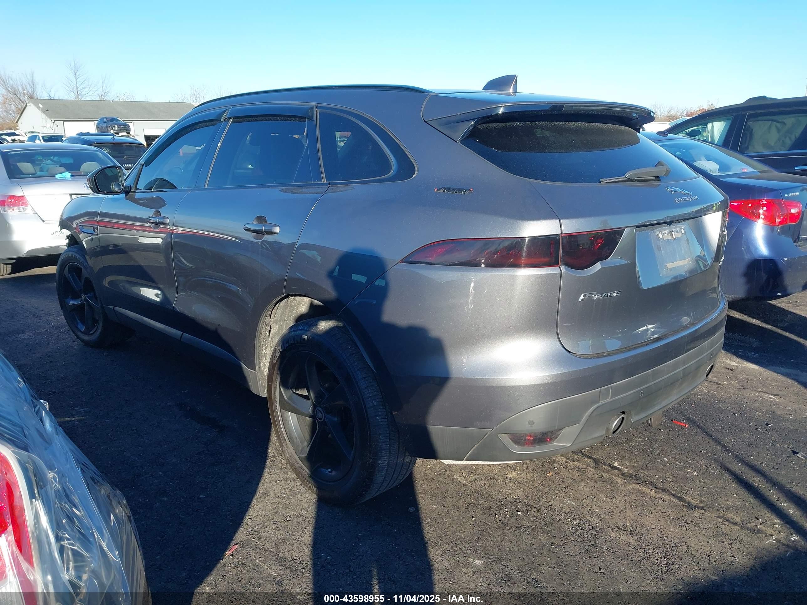 JAGUAR F-PACE image 3