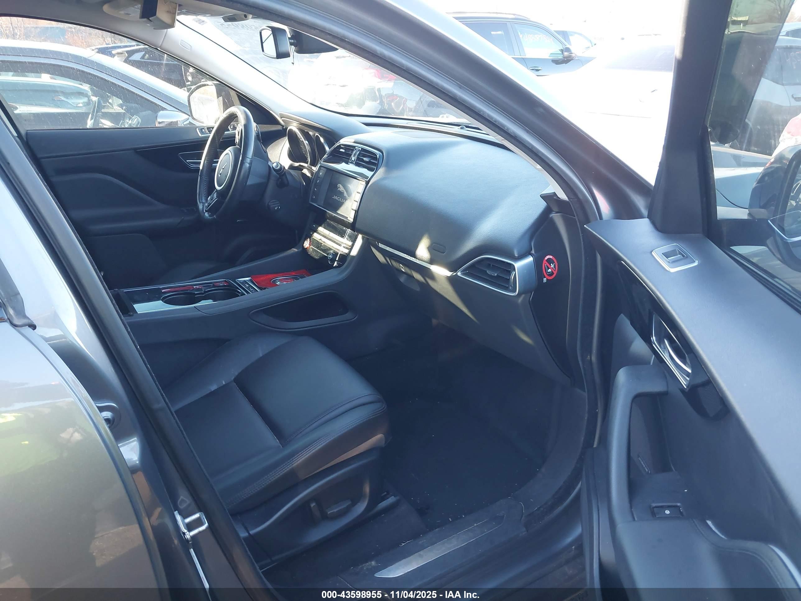 JAGUAR F-PACE image 5