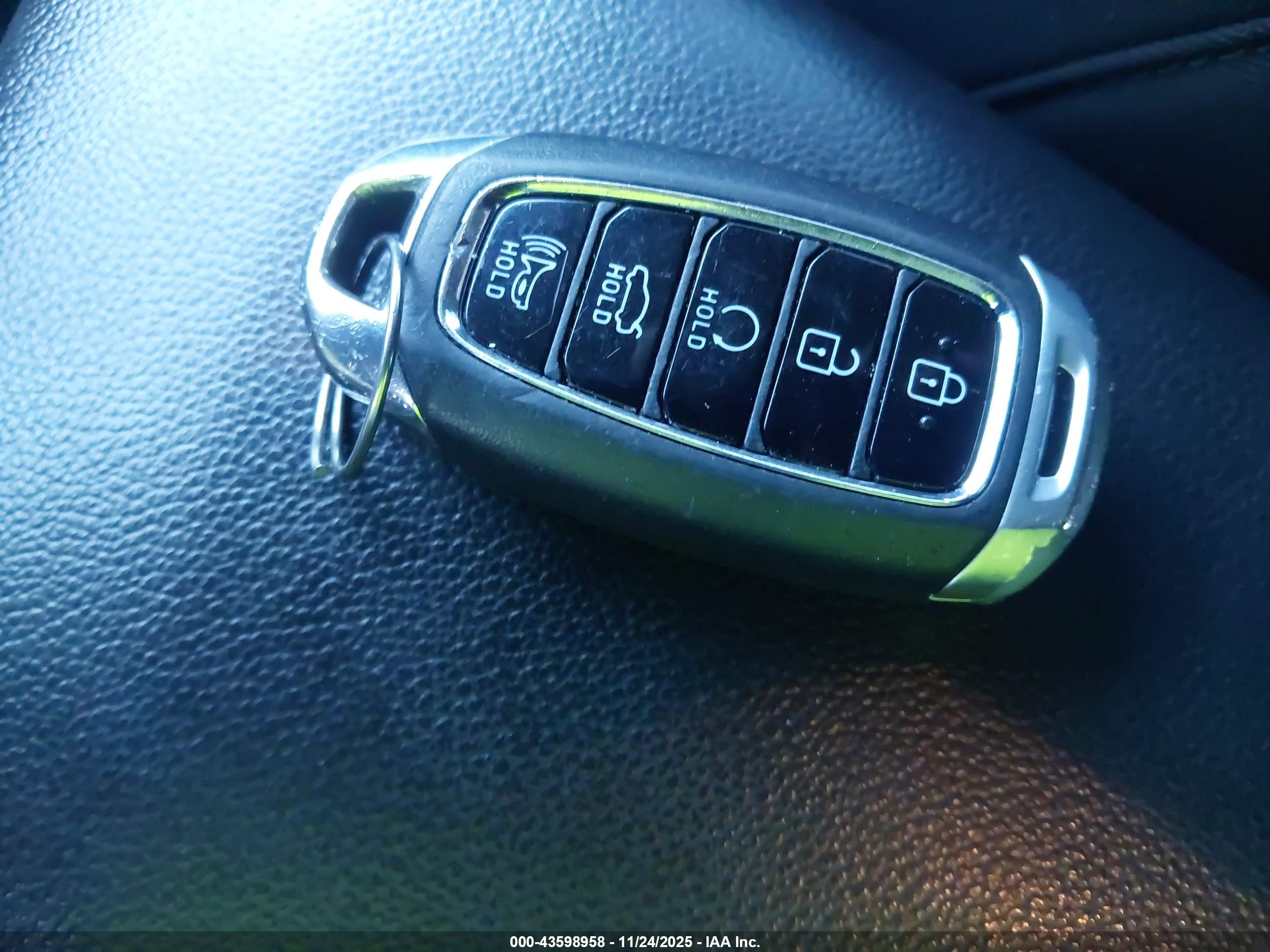 HYUNDAI ELANTRA image 11