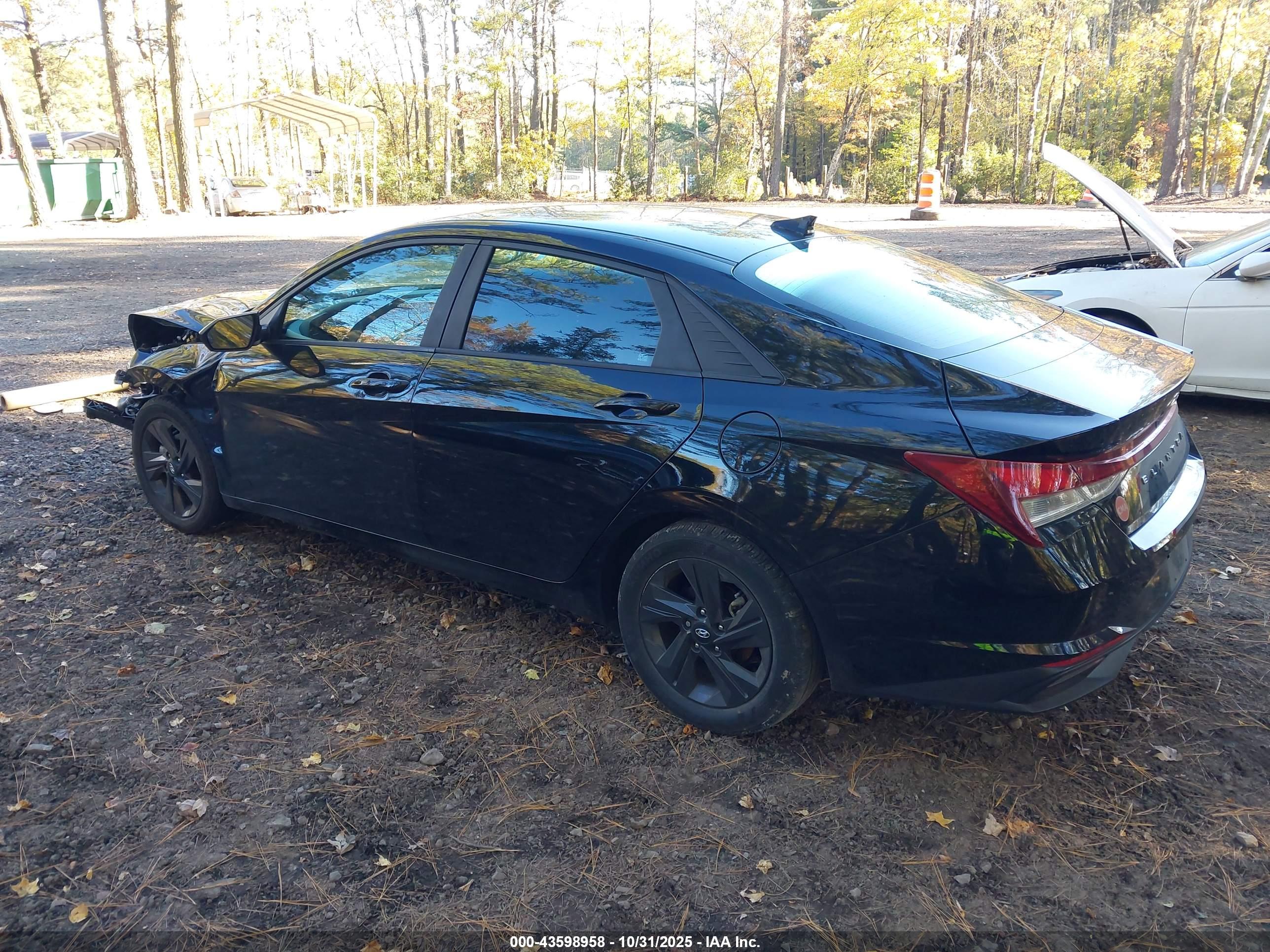 HYUNDAI ELANTRA image 3
