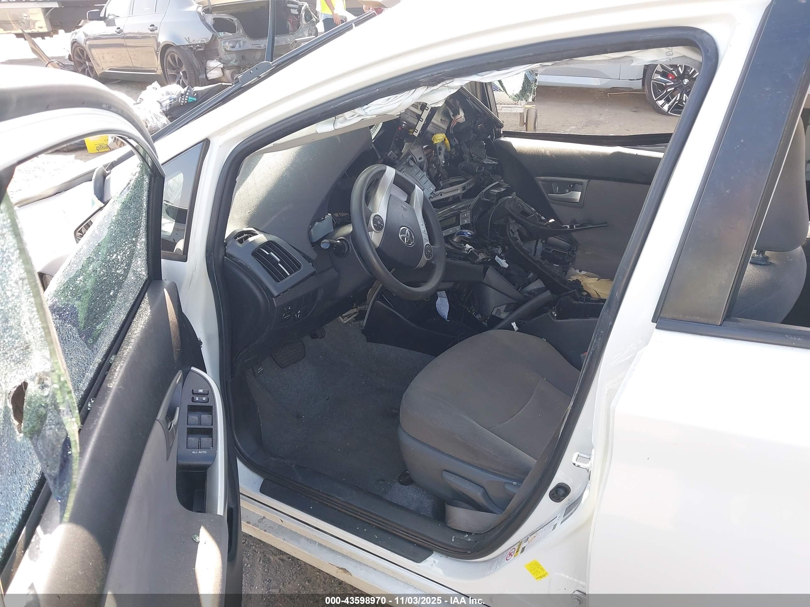 TOYOTA PRIUS image 5