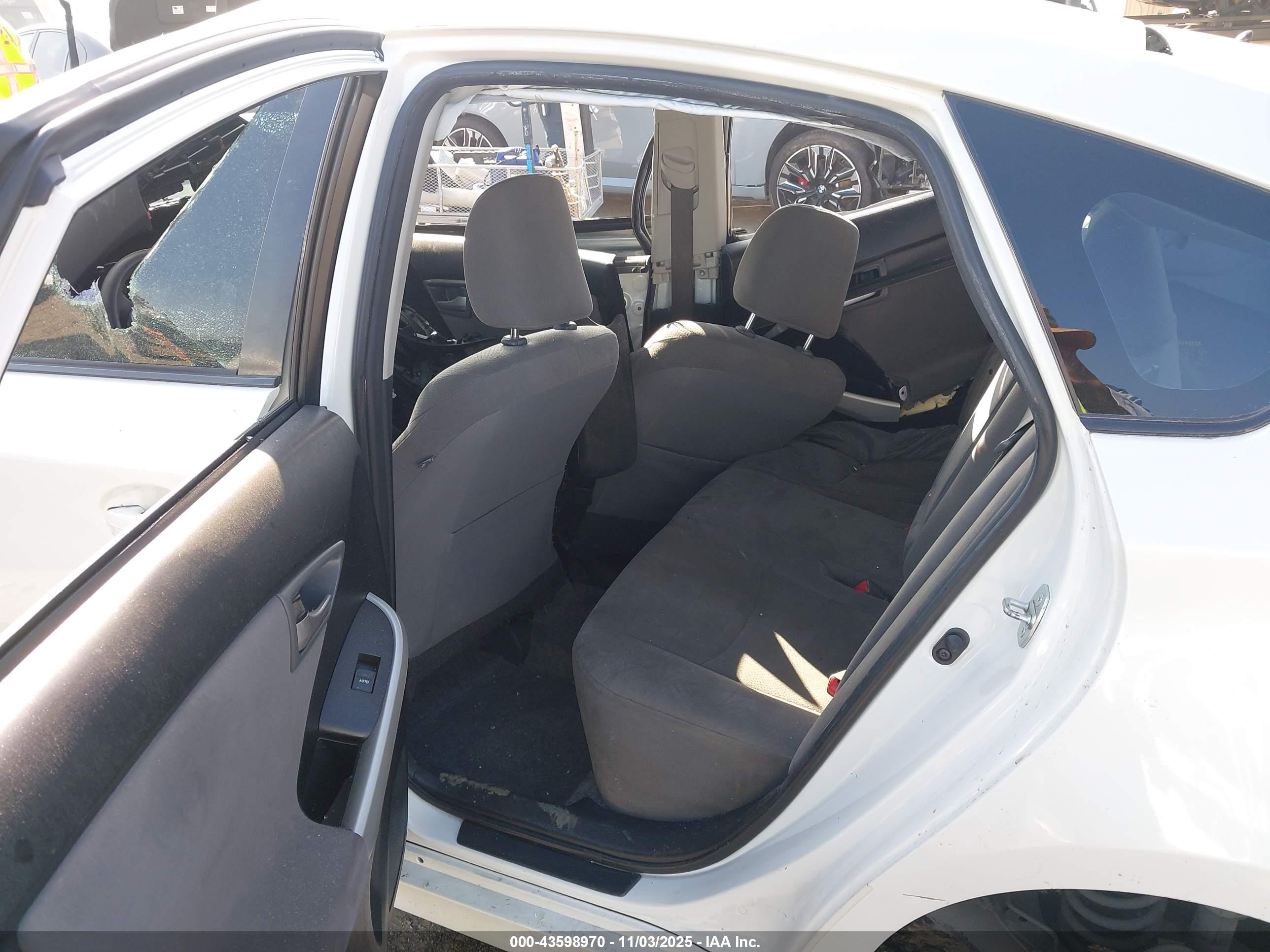 TOYOTA PRIUS image 8