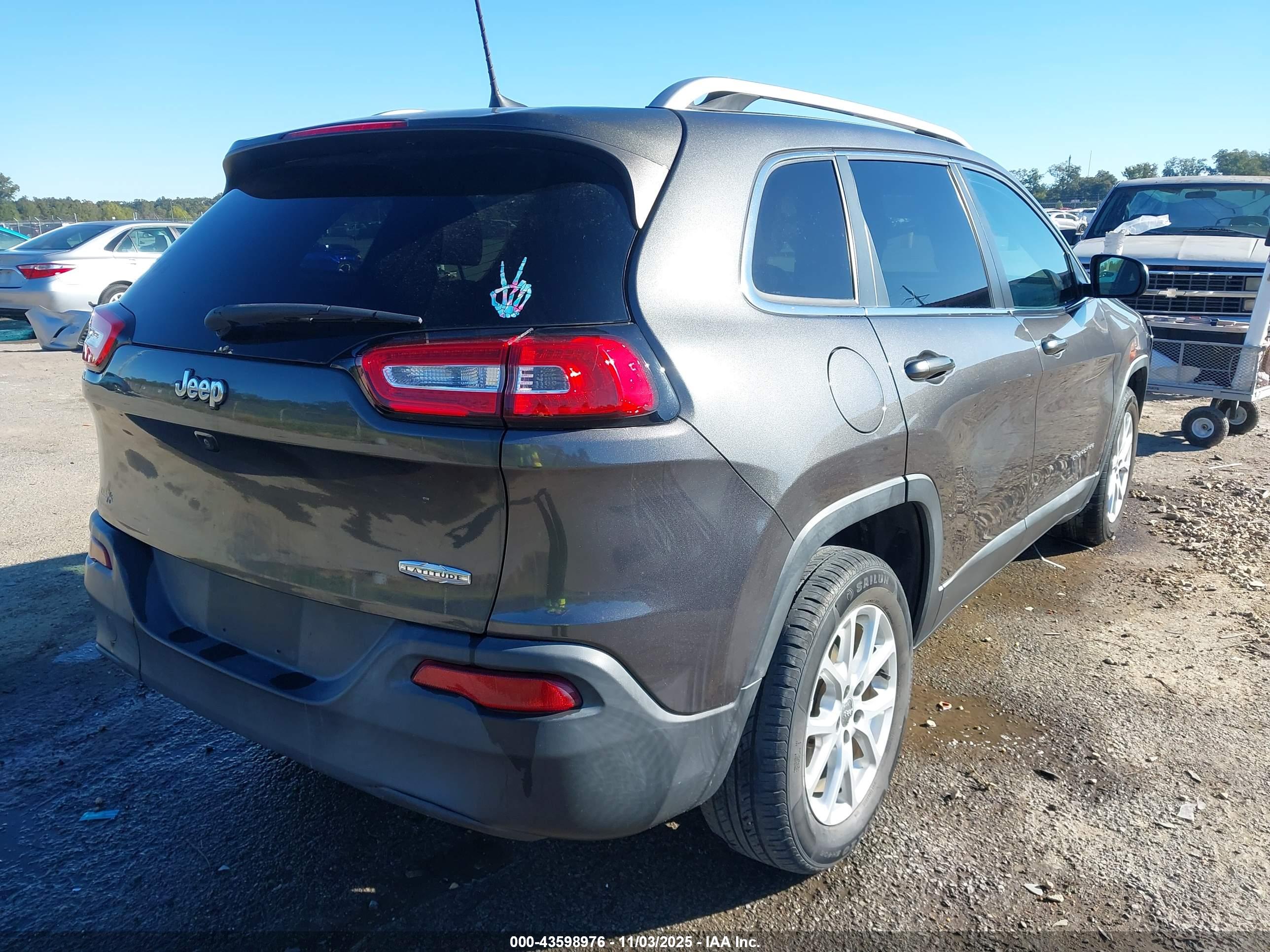 JEEP CHEROKEE image 4