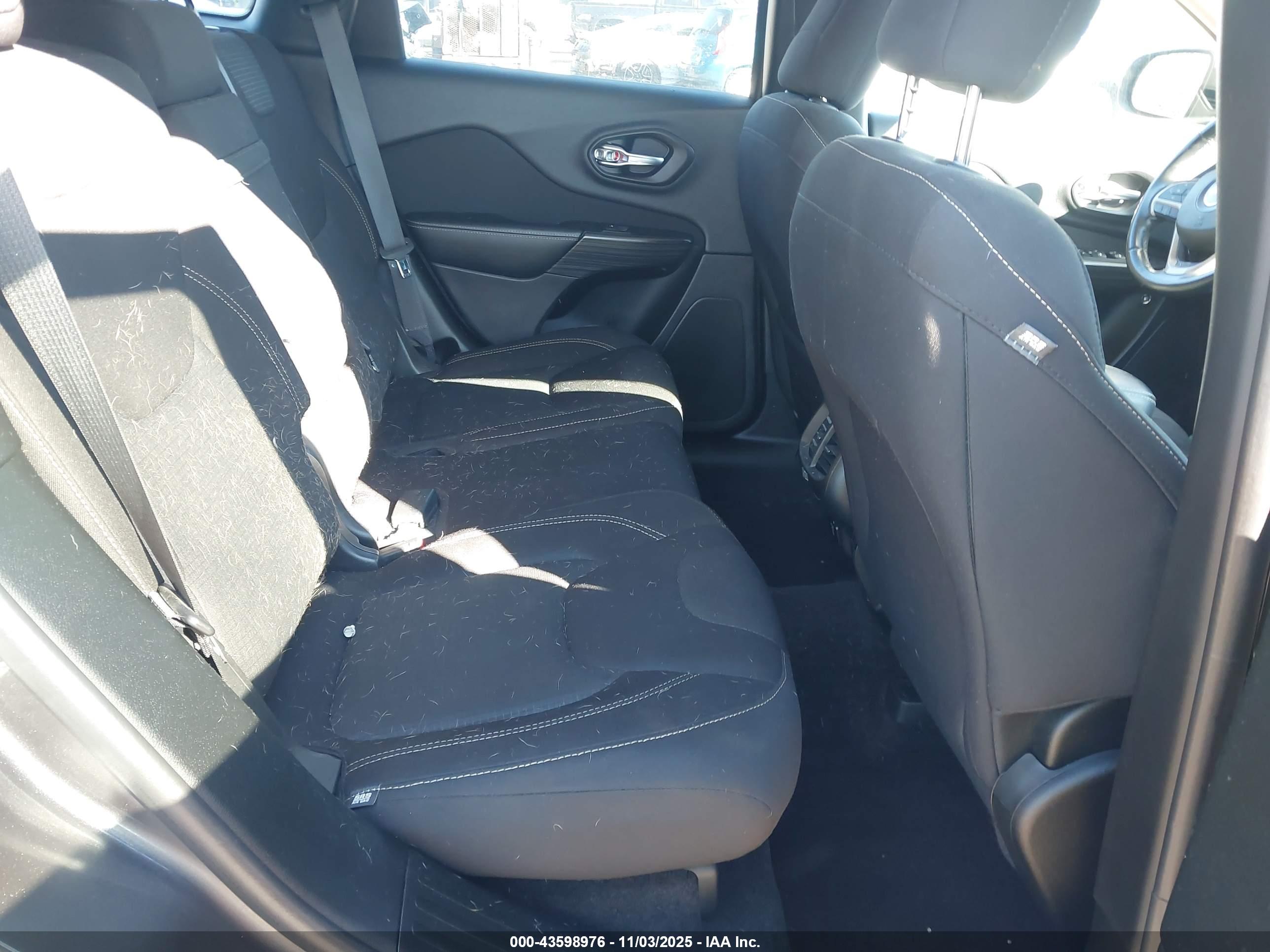 JEEP CHEROKEE image 8