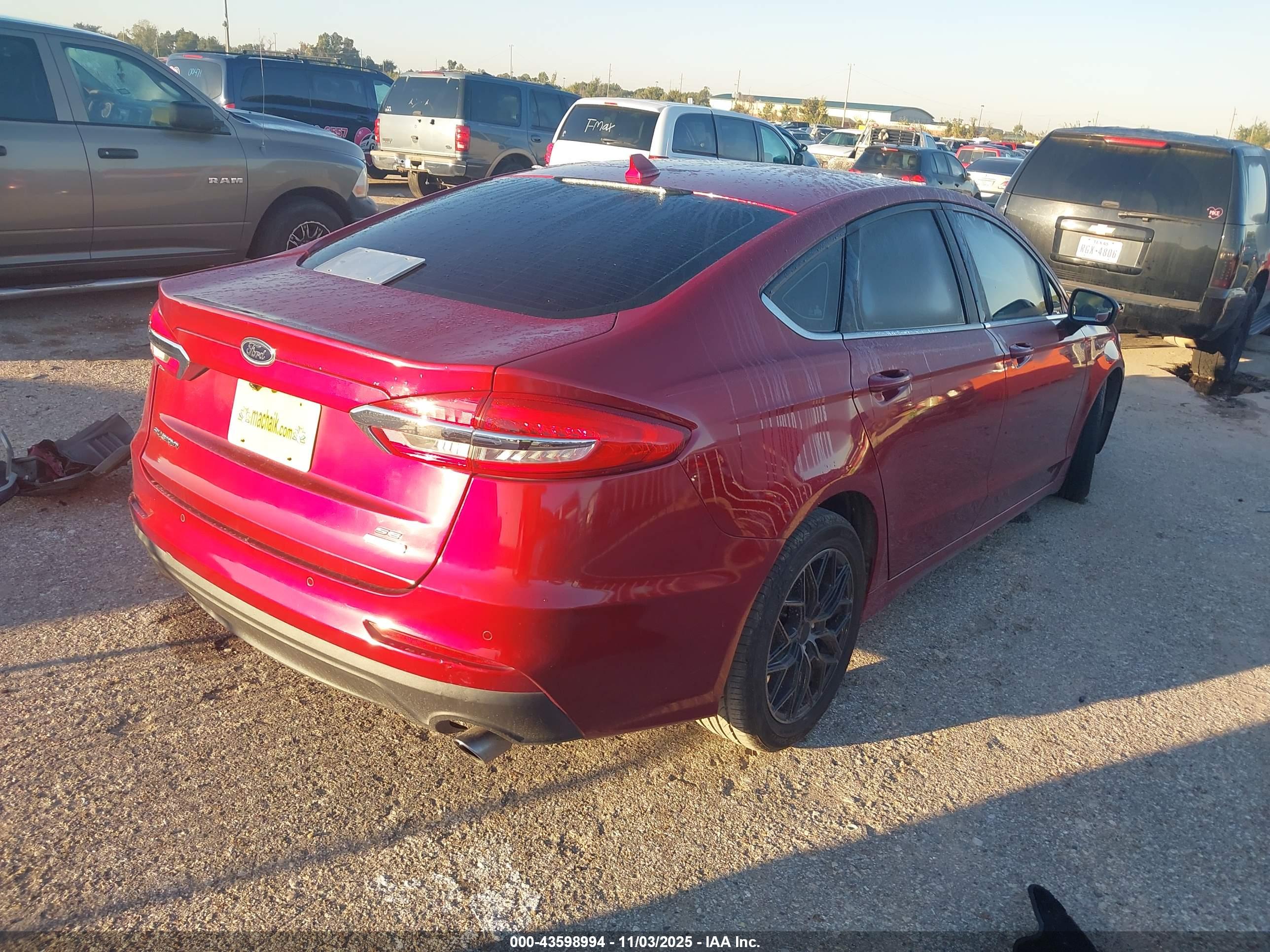 FORD FUSION image 4
