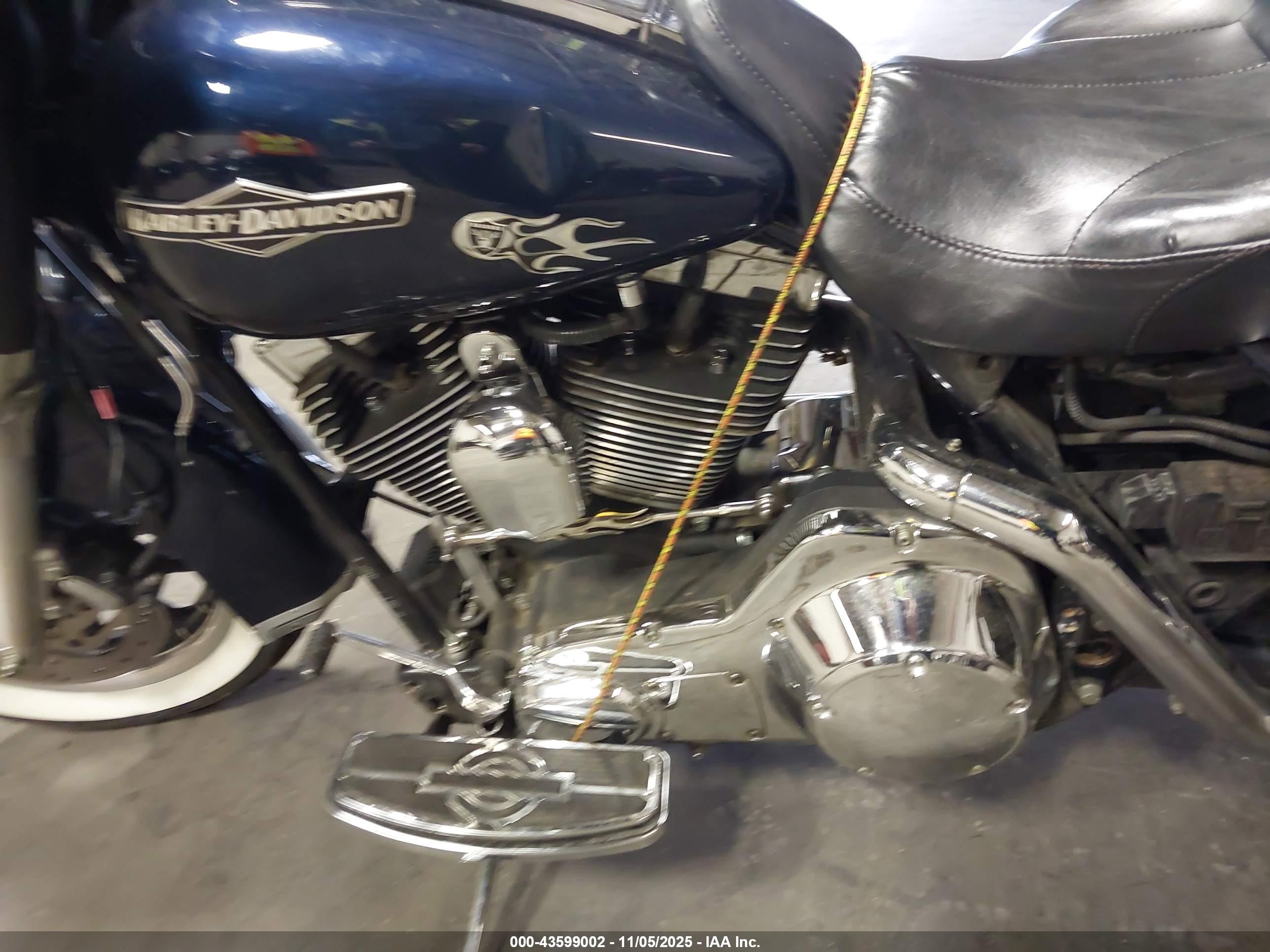 HARLEY-DAVIDSON FLHTCI image 9