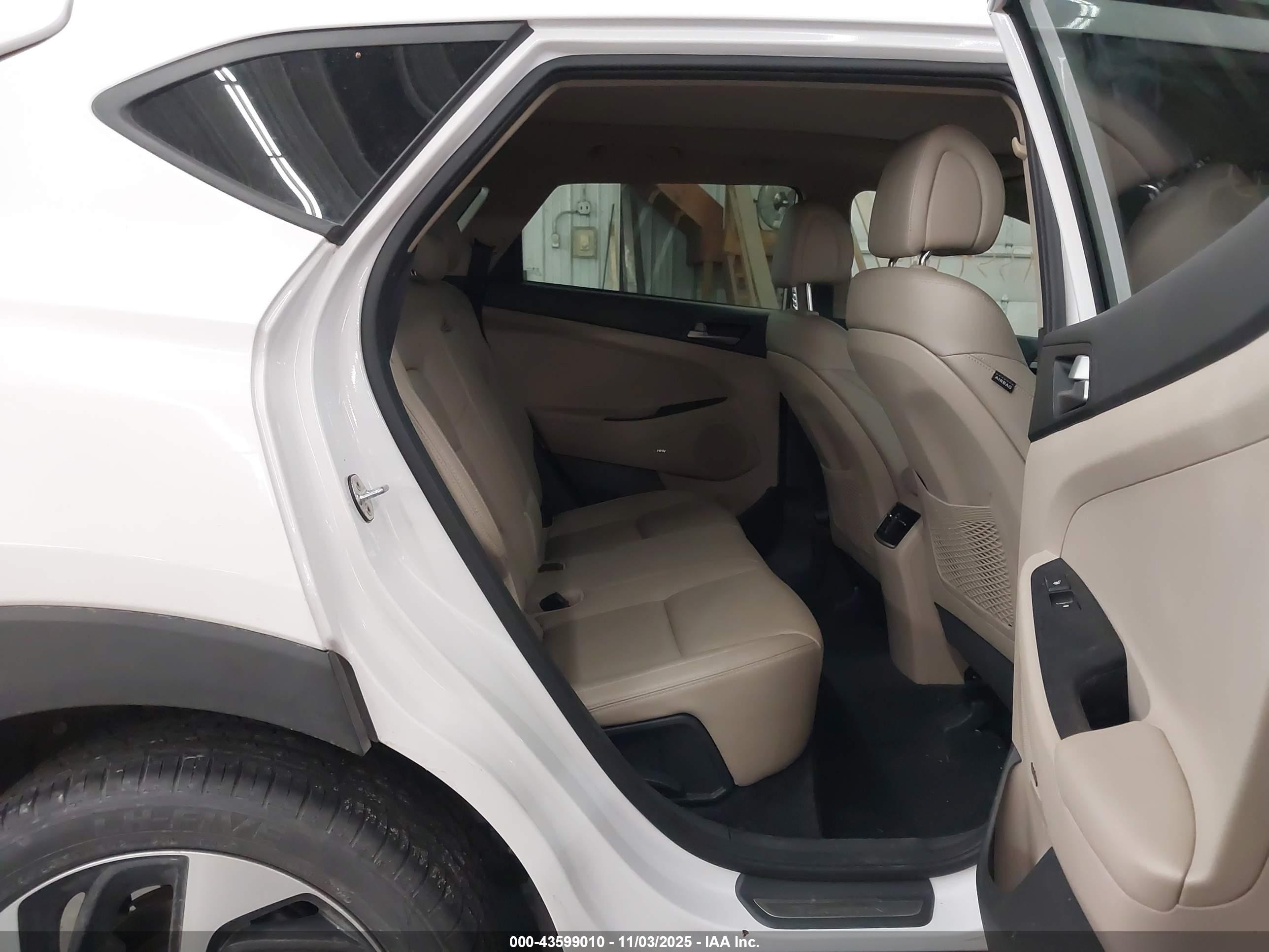 HYUNDAI TUCSON image 8
