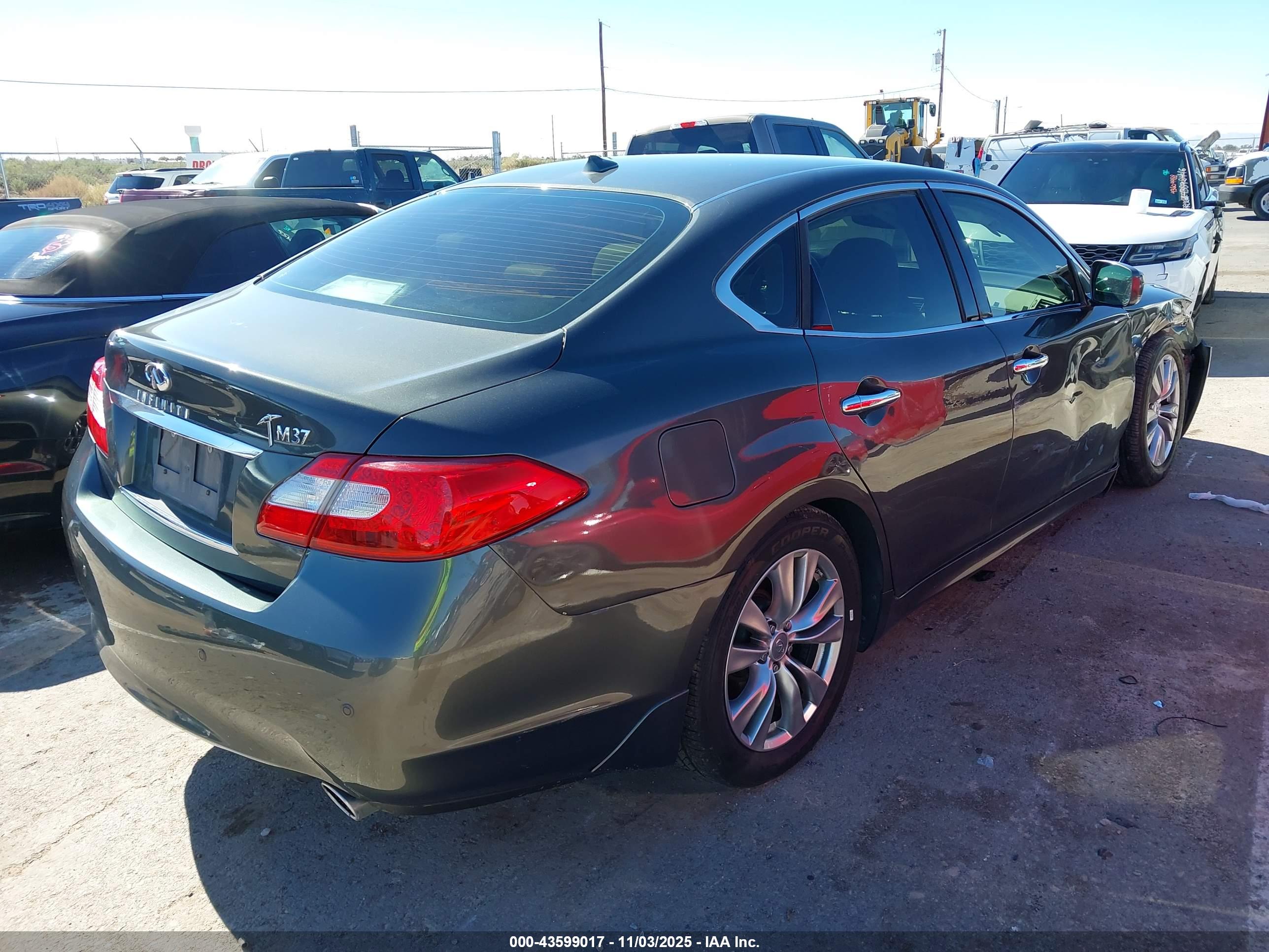 INFINITI M37 image 4