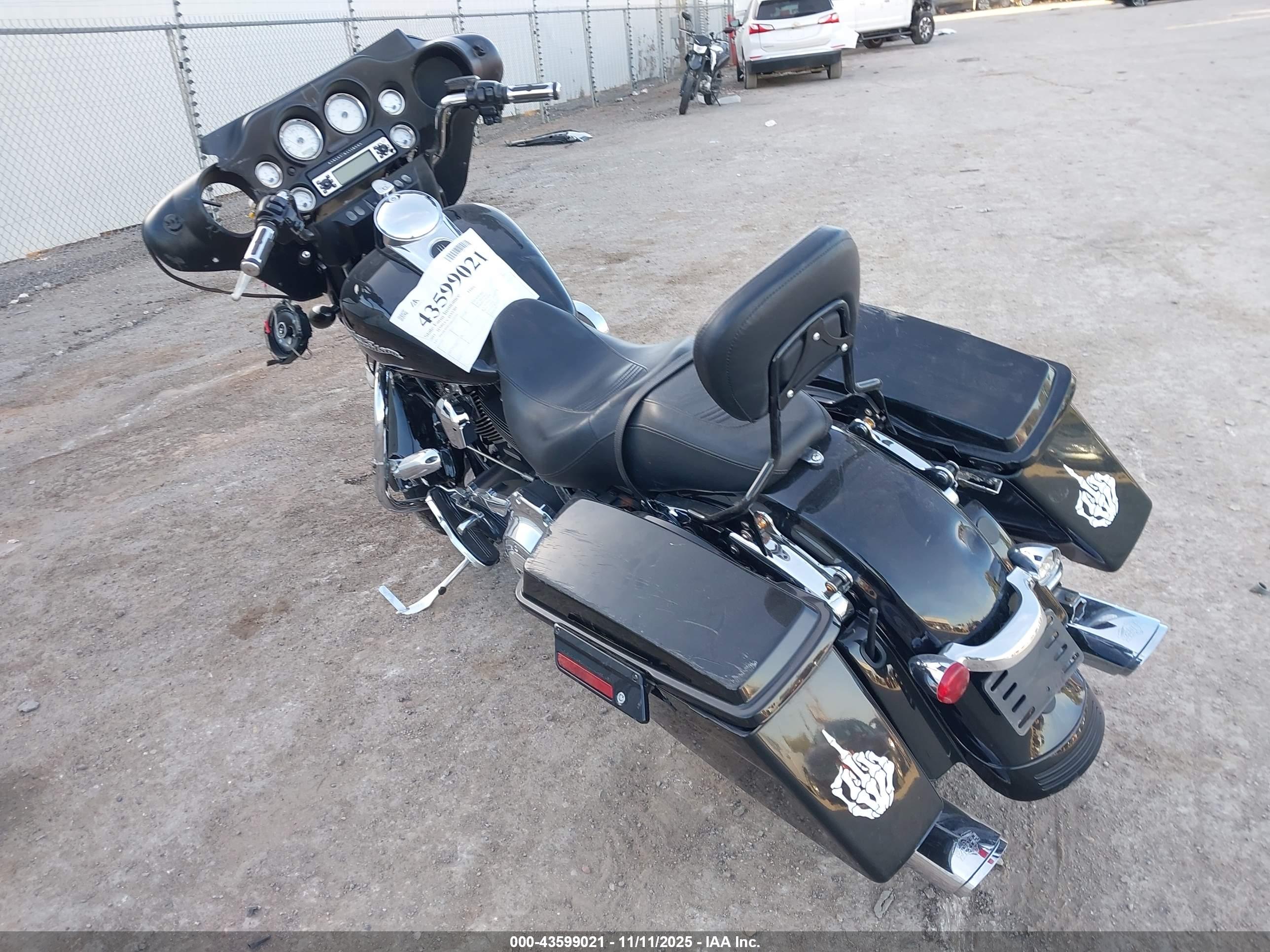 HARLEY-DAVIDSON FLHX image 3