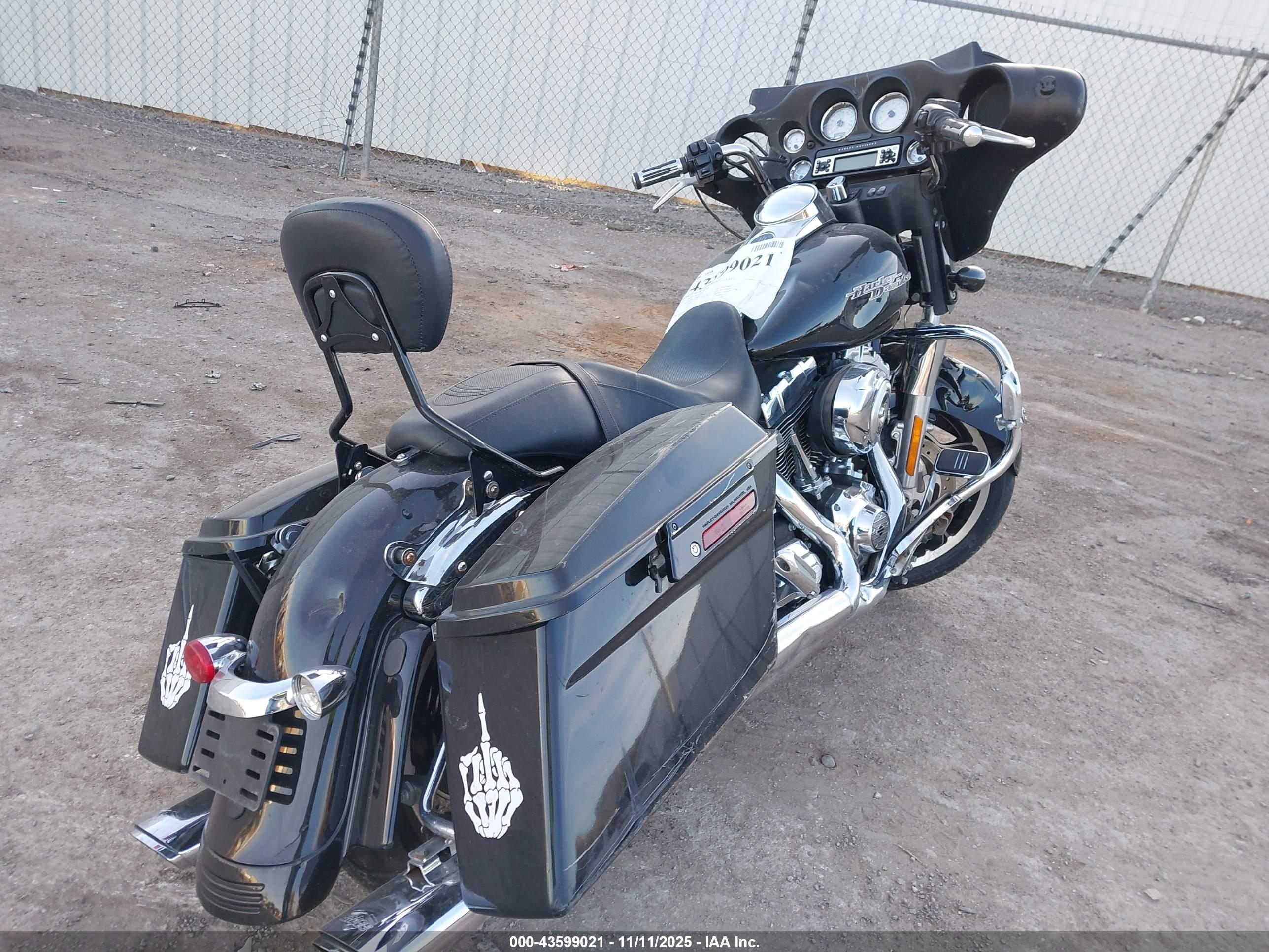 HARLEY-DAVIDSON FLHX image 4