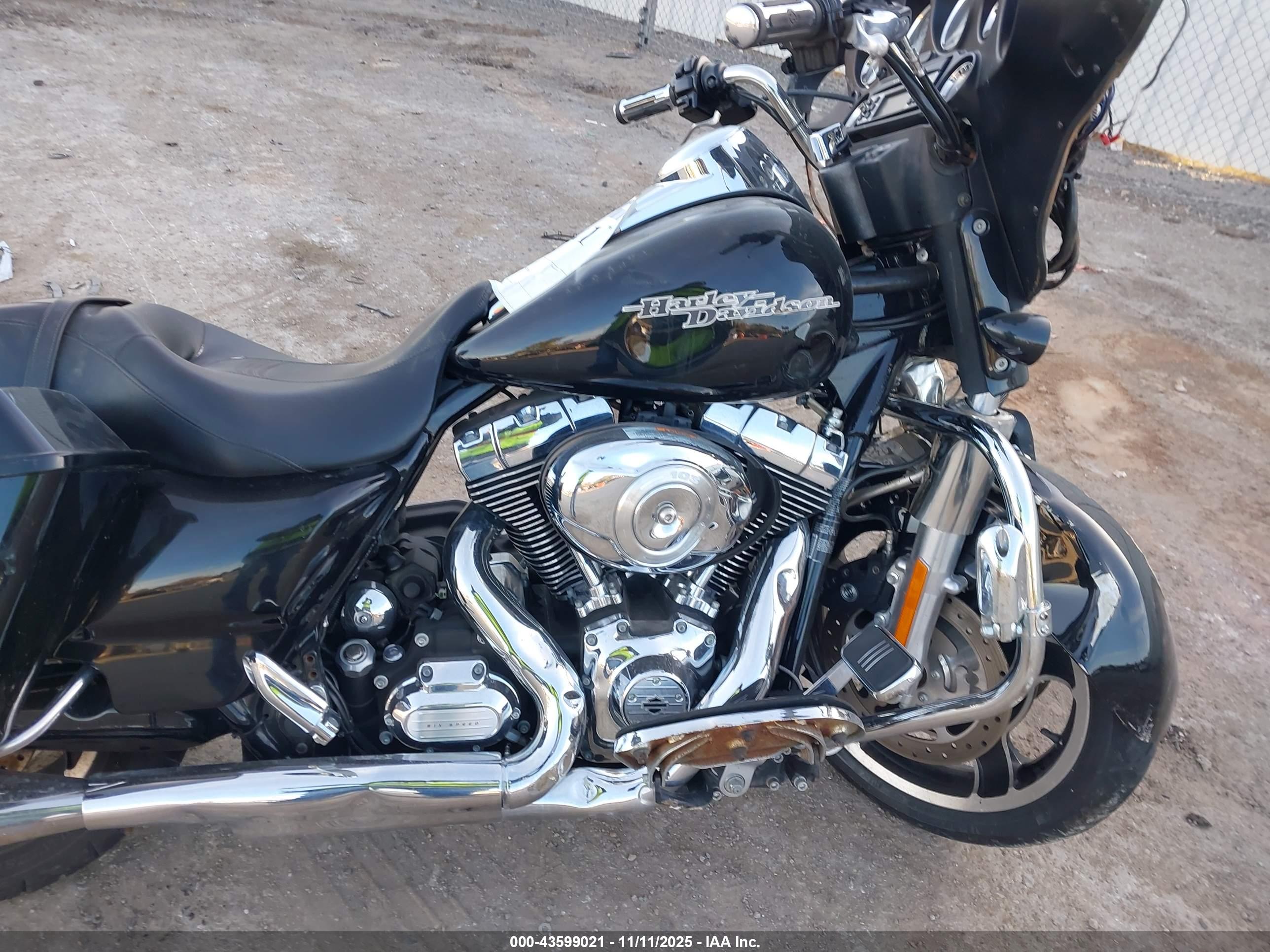 HARLEY-DAVIDSON FLHX image 8