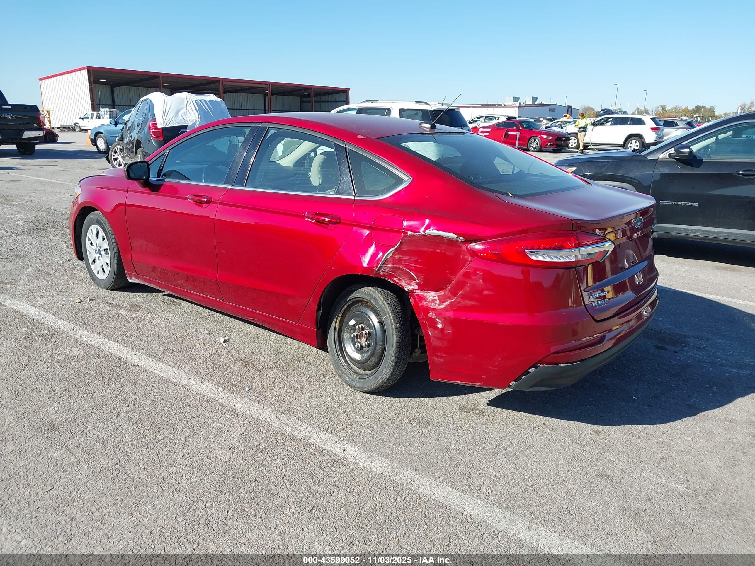 FORD FUSION image 3